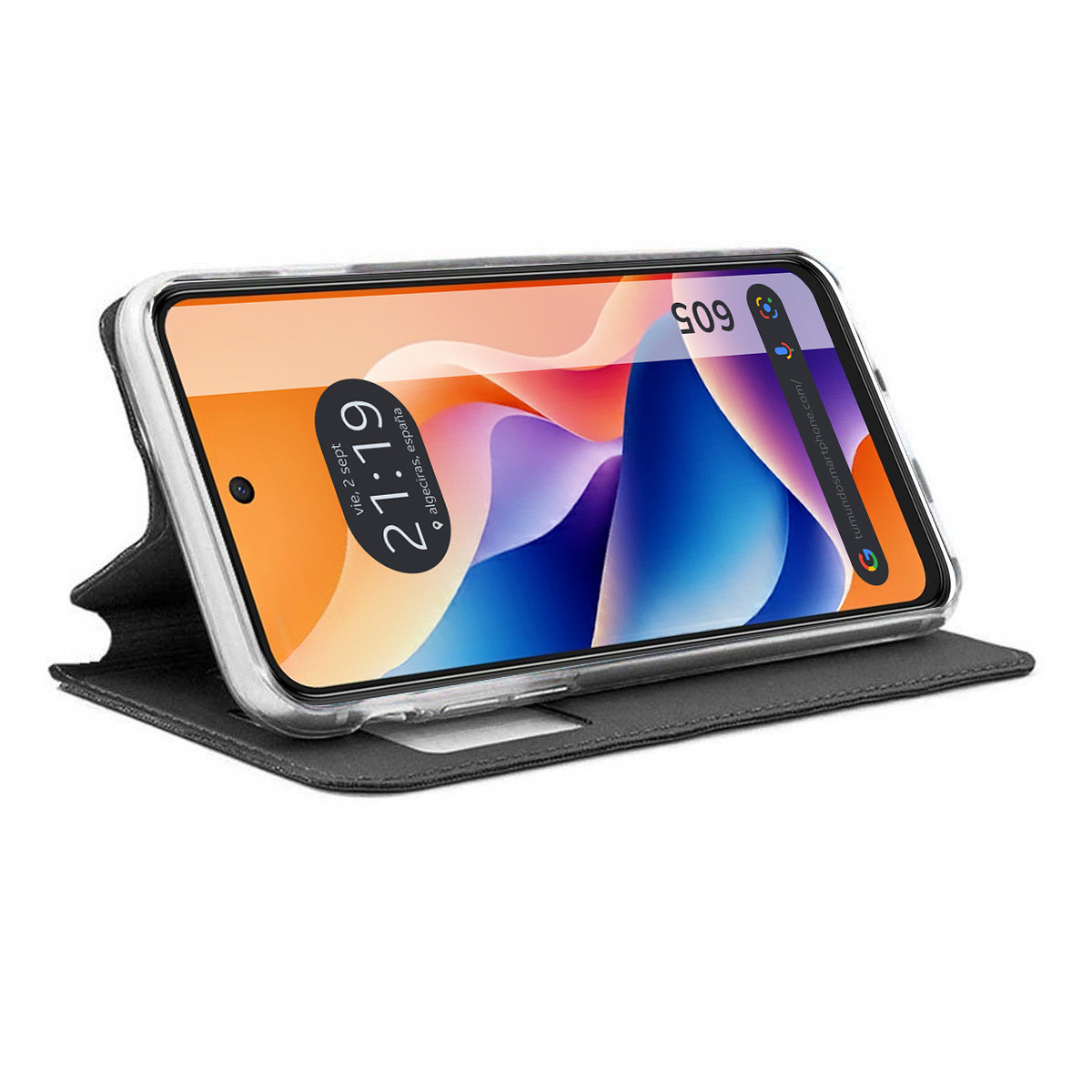 Uno smartphone mostra uno schermo colorato, con ora e dettagli meteo. Il telefono è in una custodia nera, aperto, su una superficie bianca.