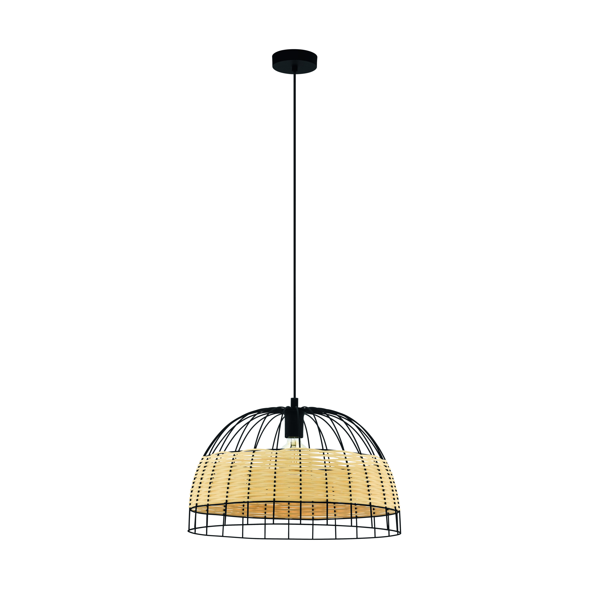 Eine schwarz-beige Pendelleuchte. Sie hat einen gewebten Lampenschirm und ein schwarzes Metallgestell und -kabel auf weißem Hintergrund.