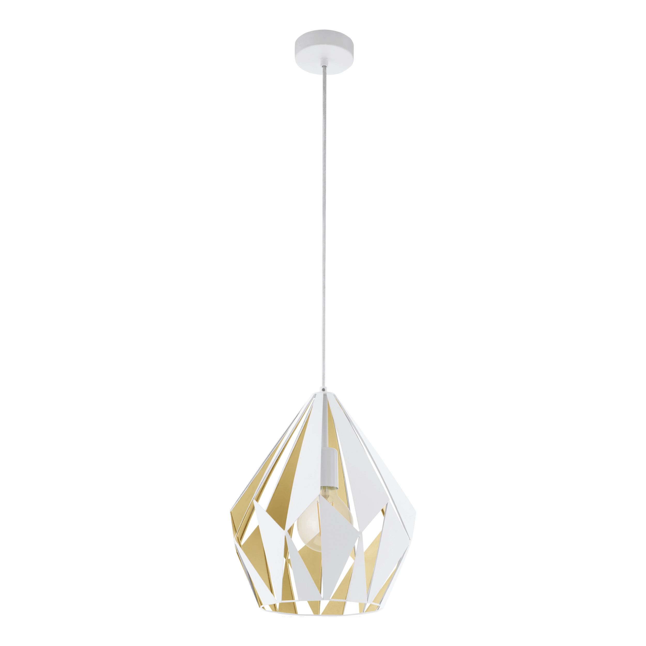 Una lampada a sospensione geometrica bianca e oro pende dal soffitto su sfondo bianco.