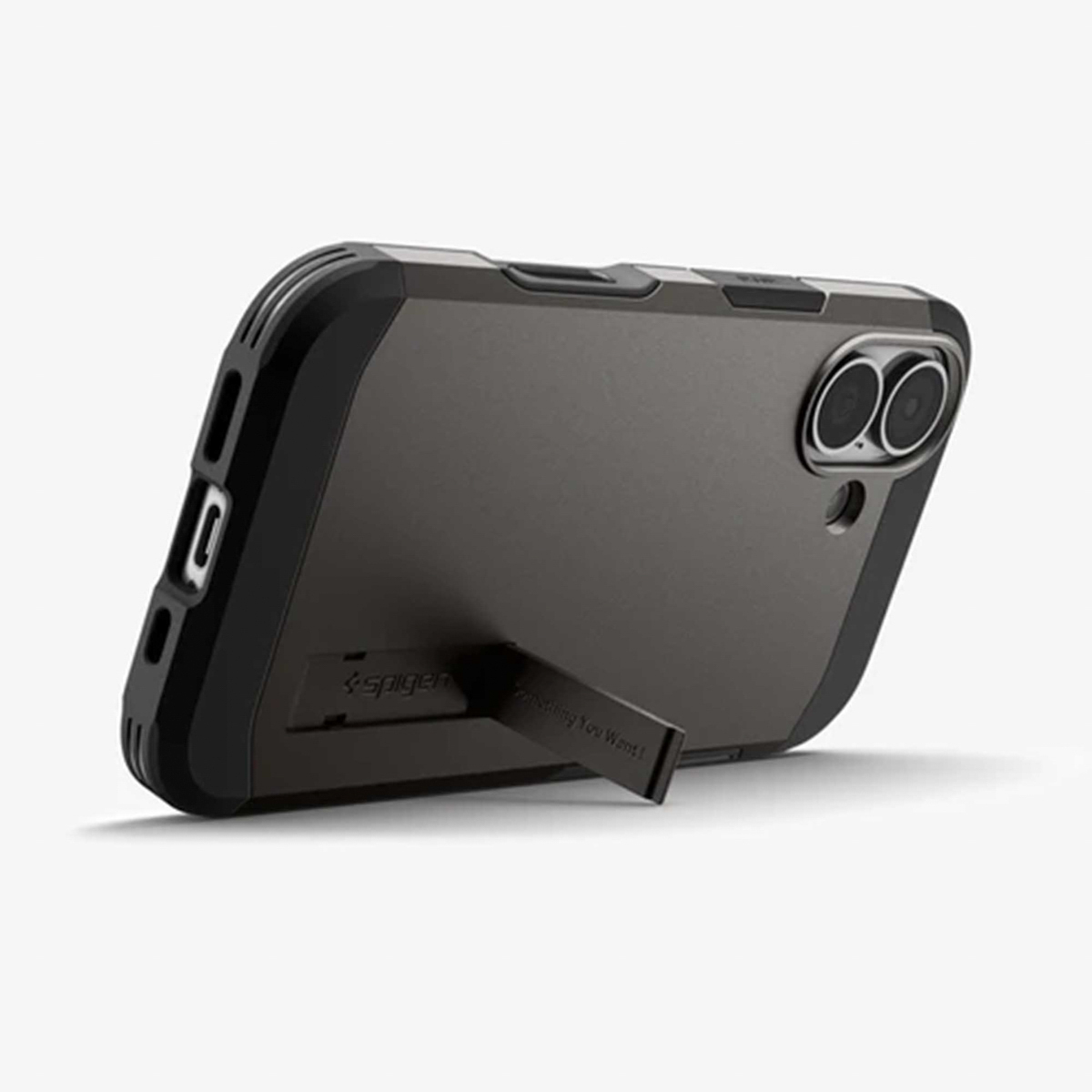 Una custodia per telefono grigio scuro, con supporto integrato, leggermente inclinata verso l'alto. La custodia è marchiata 'Spigen' e ha doppia fotocamera.