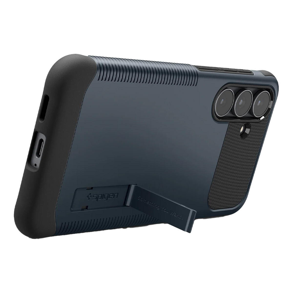 Une coque de téléphone bleu foncé avec un support intégré. La coque possède trois lentilles de caméra et la marque Spigen est visible.