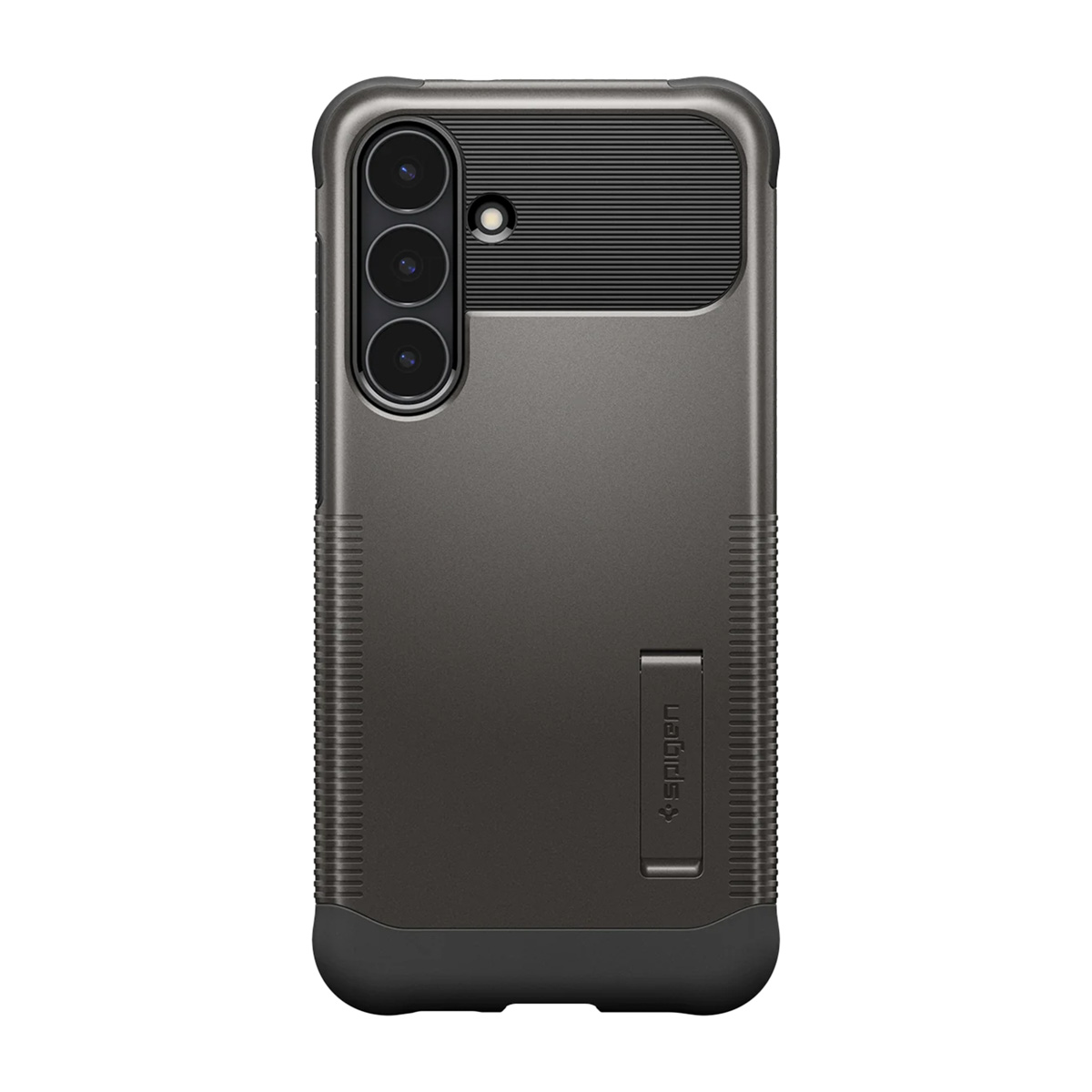 Een donkergrijze telefoonhoes met een getextureerde achterkant en een standaard. Het heeft drie cameralenzen en het Spigen-logo.