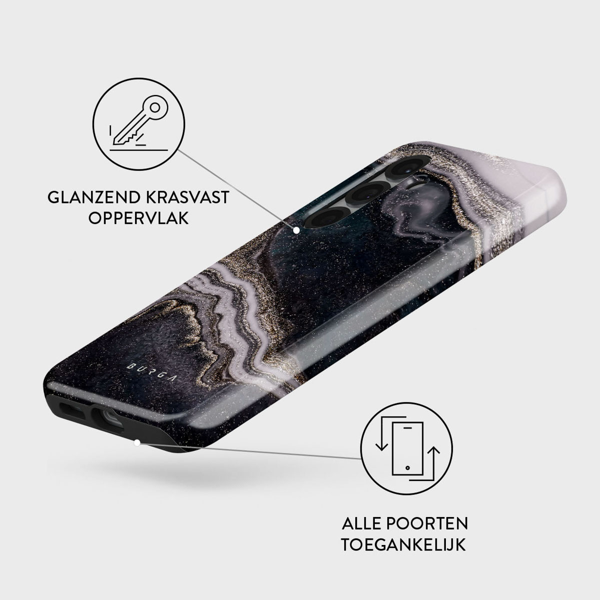 Een telefoonhoesje met marmerdesign. De hoes heeft een zwarte basis met witte en gouden wervelingen. De hoes heeft tekstlabels.
