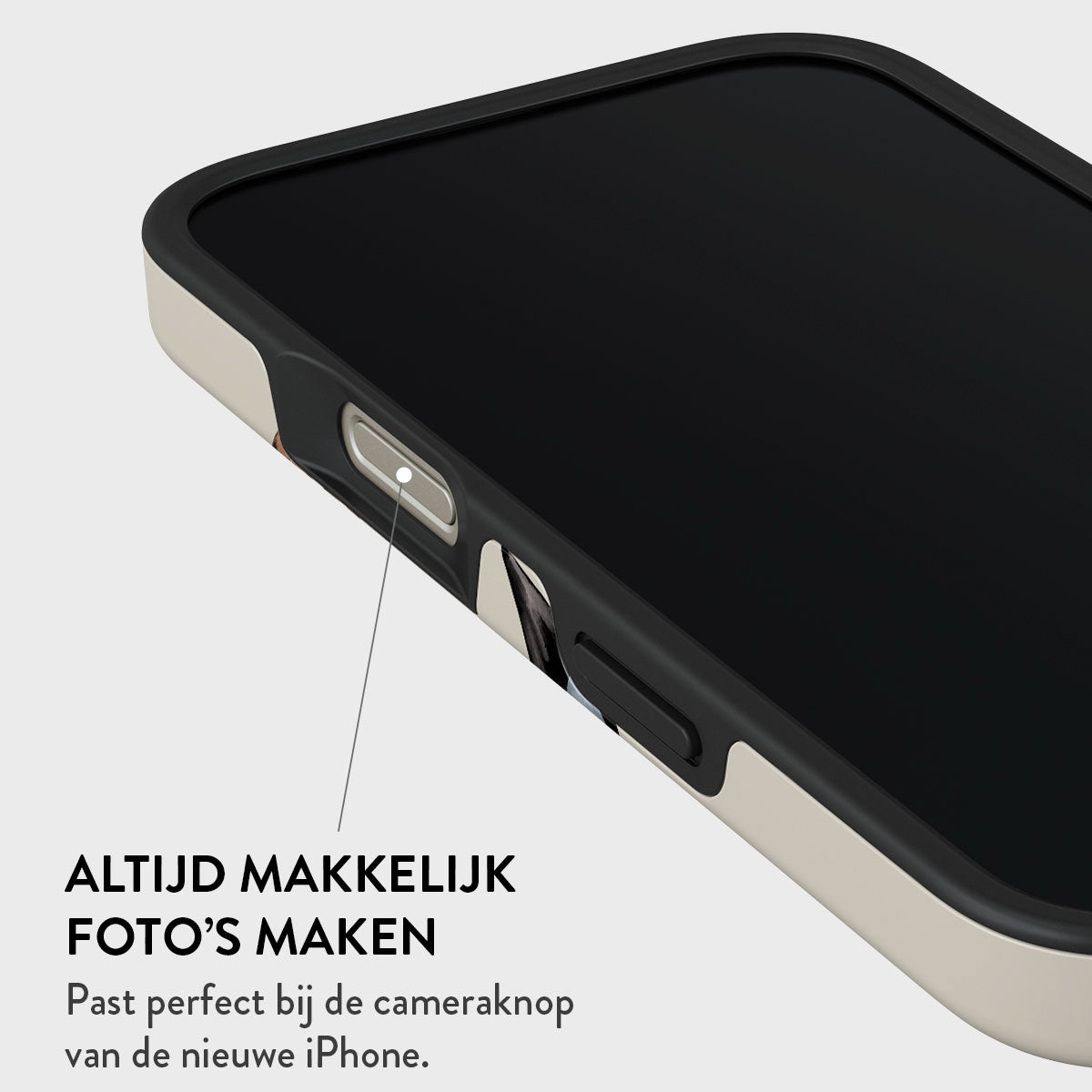 Gros plan d'un téléphone dans une coque. La coque est beige et noire, avec un bouton mis en évidence. Texte : Toujours facile de prendre des photos.