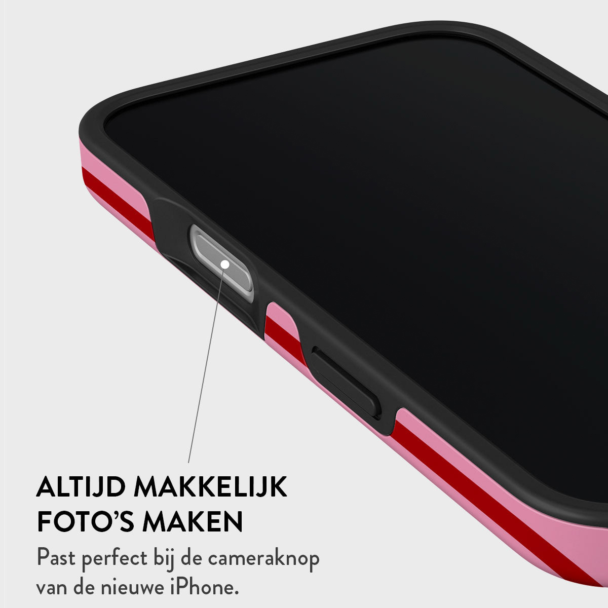 Gros plan sur une coque de téléphone. Elle est noire avec des accents roses et rouges. La coque a un bouton sur le côté. Texte en bas.