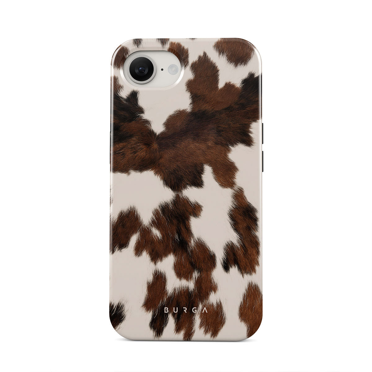 Een telefoonhoesje met een koeienhuidpatroon. Bruine en witte vlekken. De camera en de knop zijn zichtbaar. De merknaam BURGA staat erop.
