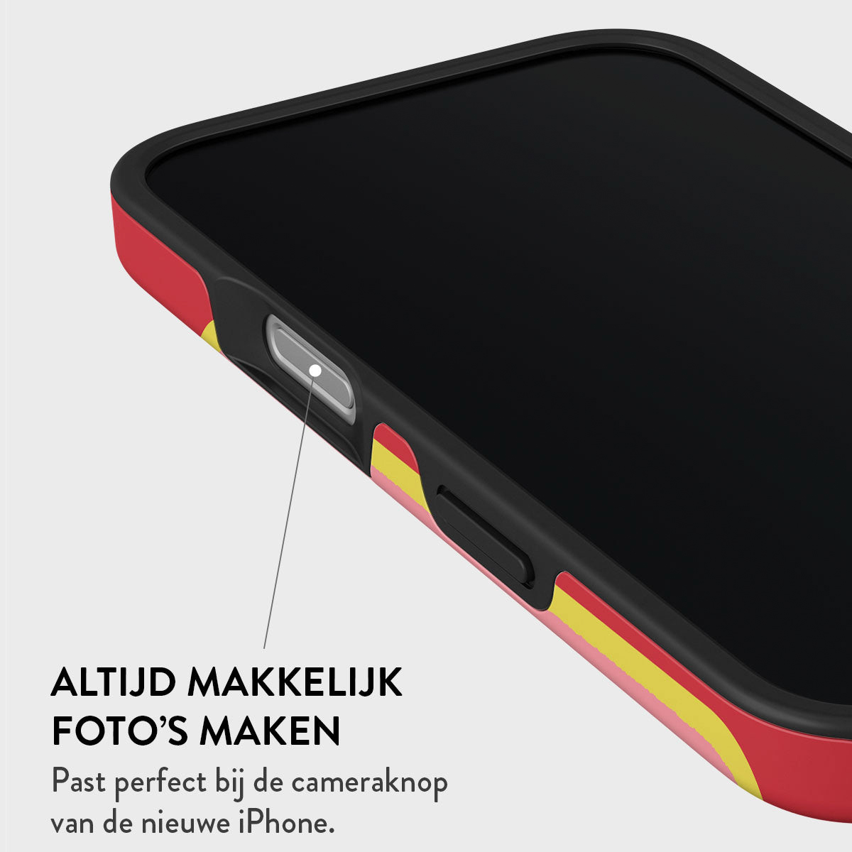 Gros plan sur une coque de téléphone. La coque est noire, rouge et jaune. Un bouton est visible sur le côté. Texte en néerlandais.