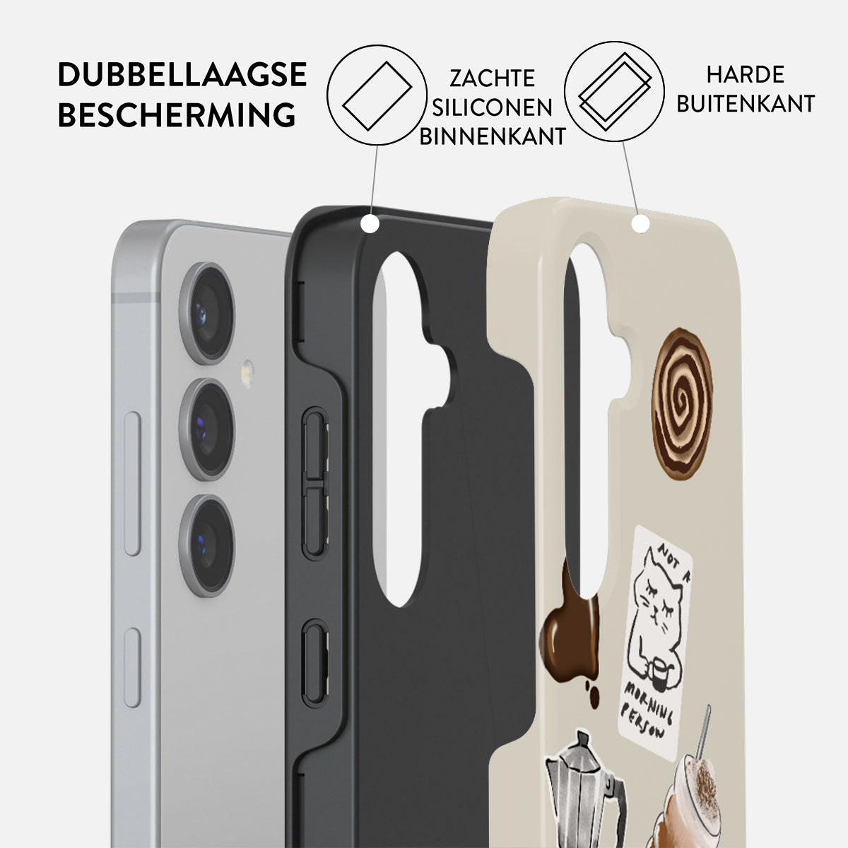 Een telefoonhoesje met een zilveren telefoon erin. De hoes is zwart en beige met ontwerpen zoals koffie en een kat. Tekst luidt 'dubbellaagse bescherming'.