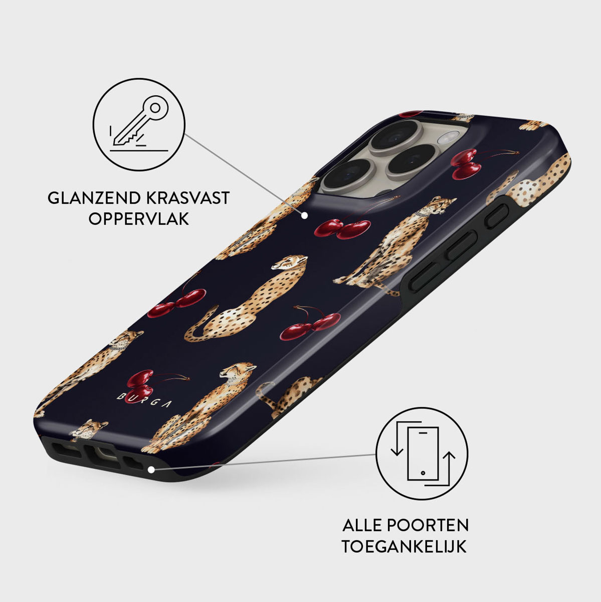 Une coque de téléphone avec un motif de guépard et de cerises sur fond bleu foncé. L'étui est étiqueté avec du texte en néerlandais.