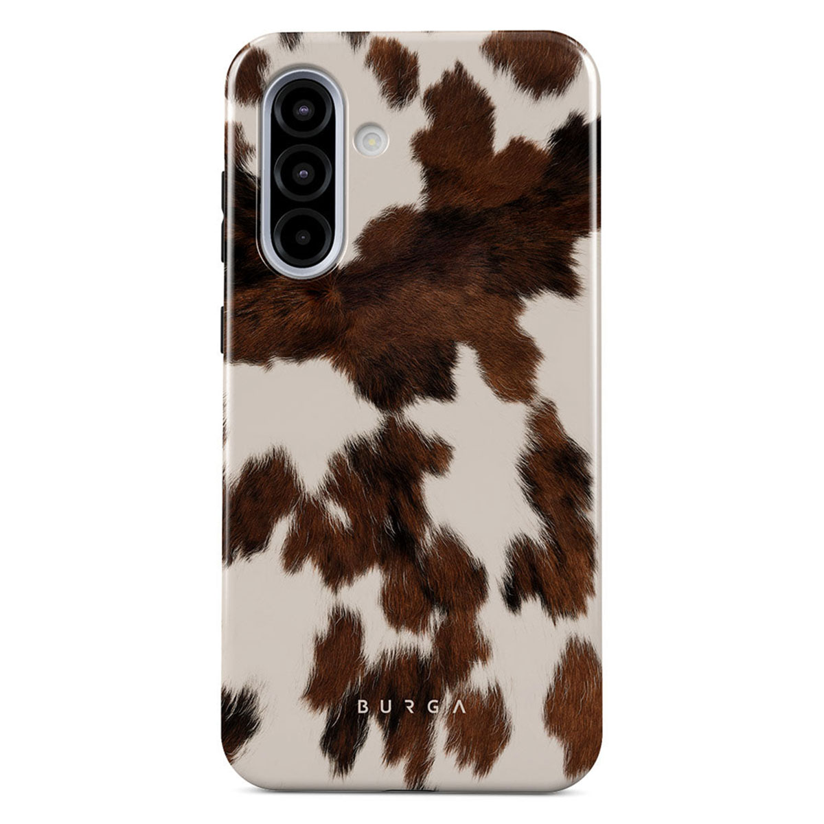Een telefoonhoesje met een koeienhuidpatroon. Bruine en witte vlekken bedekken de hoes. De telefoon heeft drie camera's en het BURGA-logo.
