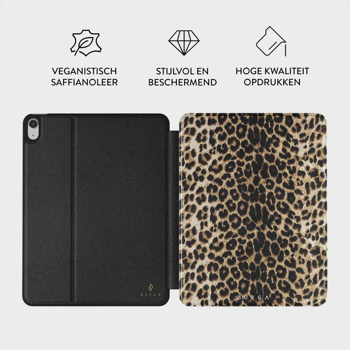 Een open tablet hoes. De linkerkant is zwart, de rechter heeft een luipaardprint. Tekst bovenaan zegt vegan leer, stijlvol en van hoge kwaliteit.