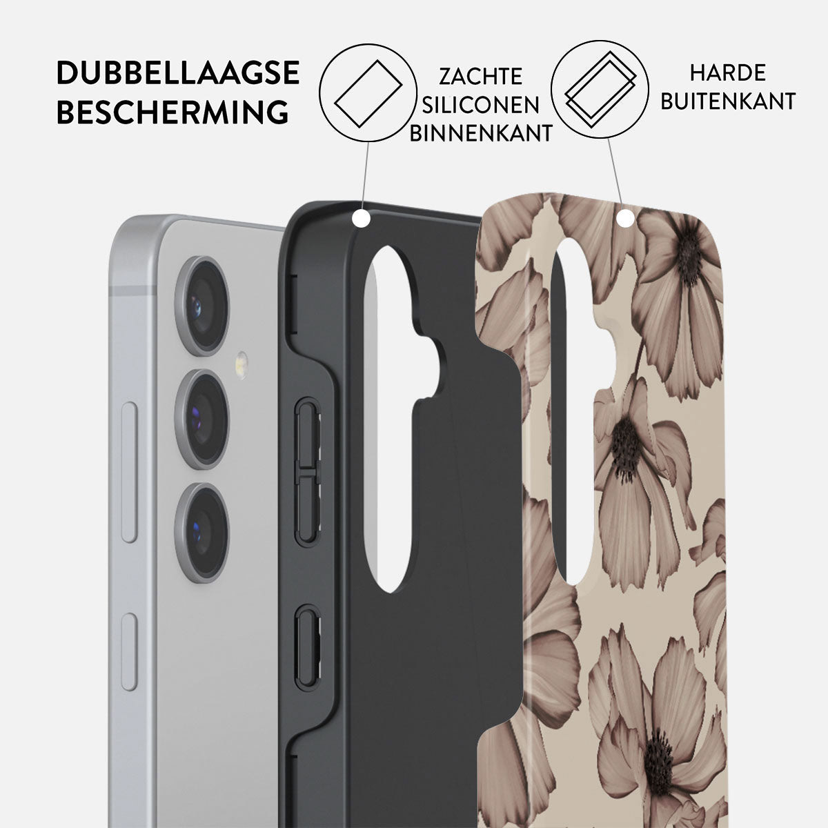 Een telefoon zit in een hoesje. De hoes is in lagen. De buitenste laag heeft een bloemenpatroon, de binnenste laag is zwart en de telefoon is zilver.