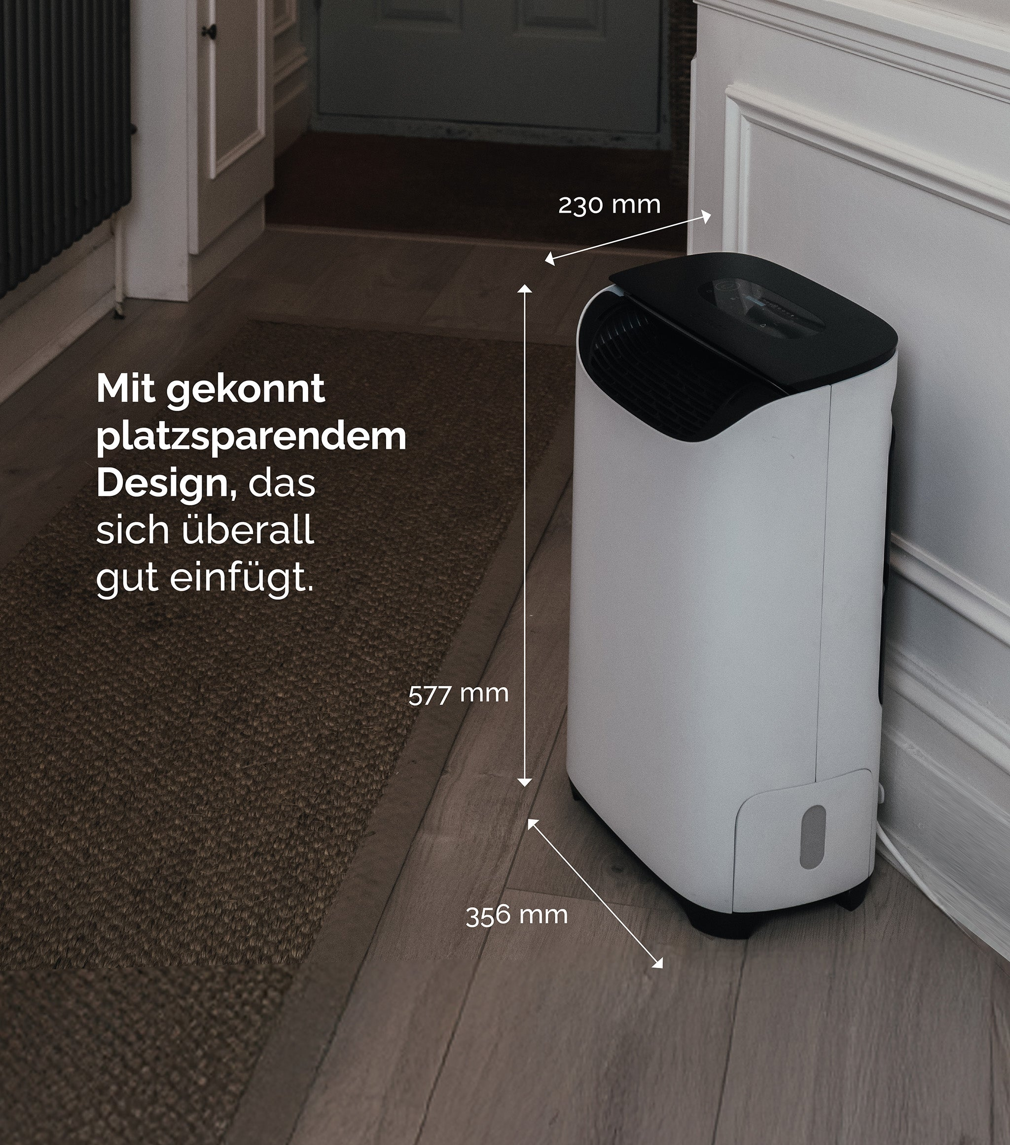 Biały i czarny osuszacz stoi w rogu. Pokazane są wymiary. Tekst: 'Mit gekonnt platzsparendem Design...'