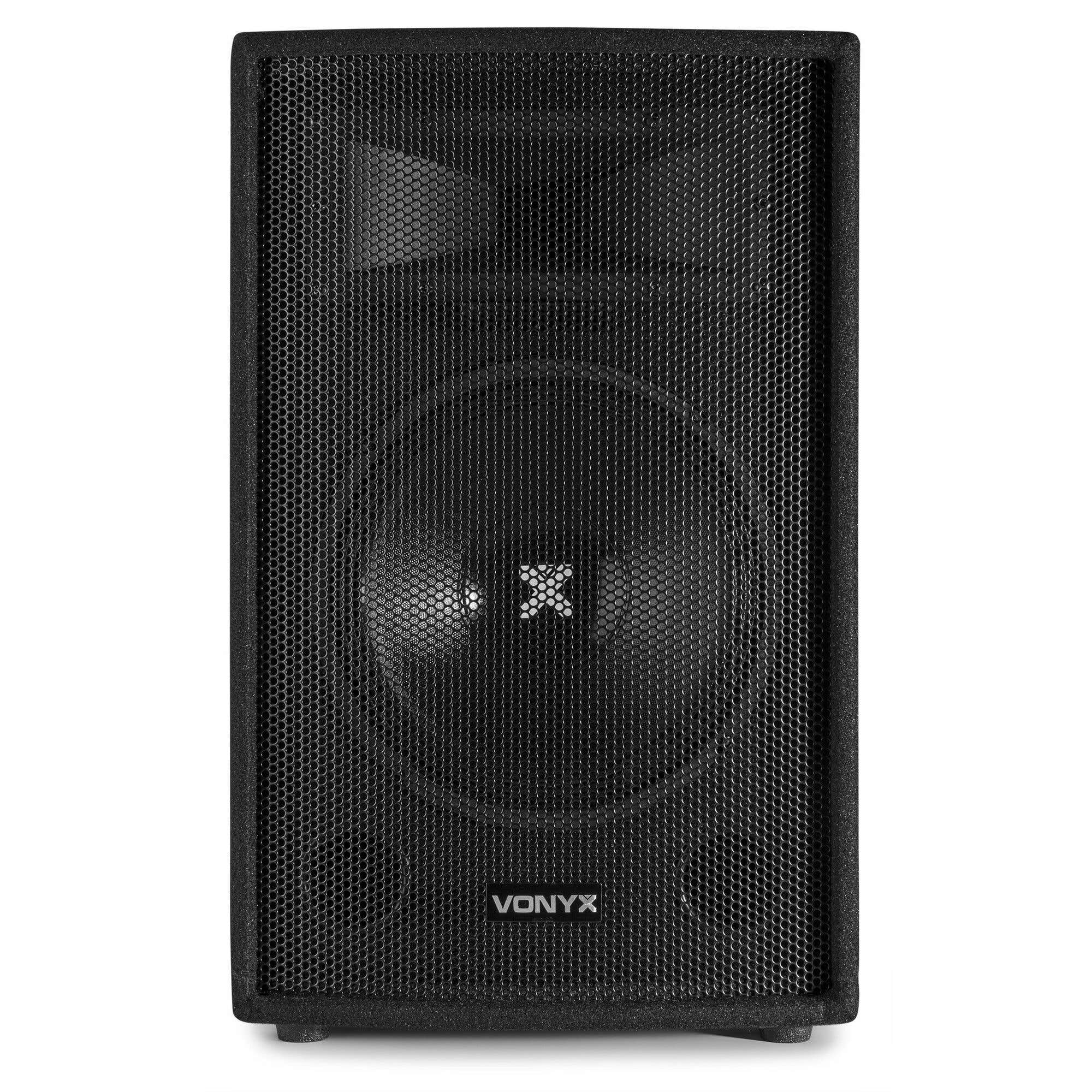 Un altavoz Vonyx negro con una rejilla frontal. El altavoz tiene un logotipo y está sobre un fondo blanco.