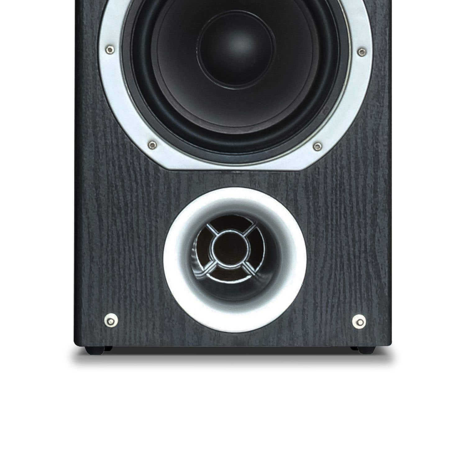 Primer plano de un altavoz. Tiene un acabado de madera negra, un altavoz negro grande y un altavoz blanco más pequeño. El fondo es blanco.