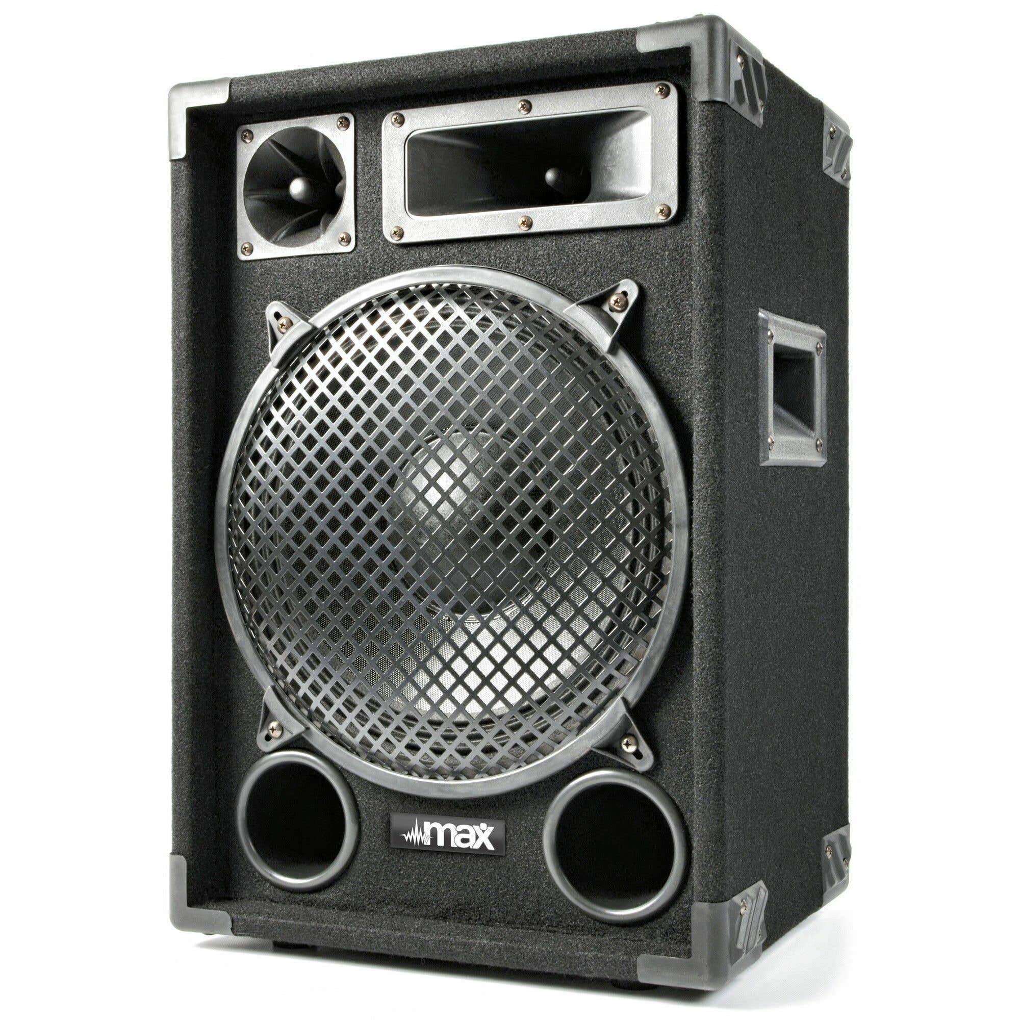 Un altavoz negro con rejilla metálica y múltiples orificios. Tiene detalles plateados y el logotipo 'max'.