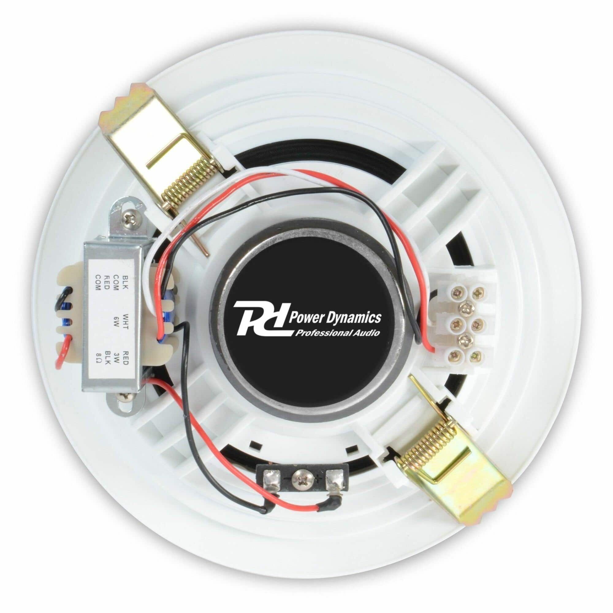 Un altavoz de techo blanco con altavoz negro. Se ven cables rojos, negros y blancos, junto con herrajes de montaje.