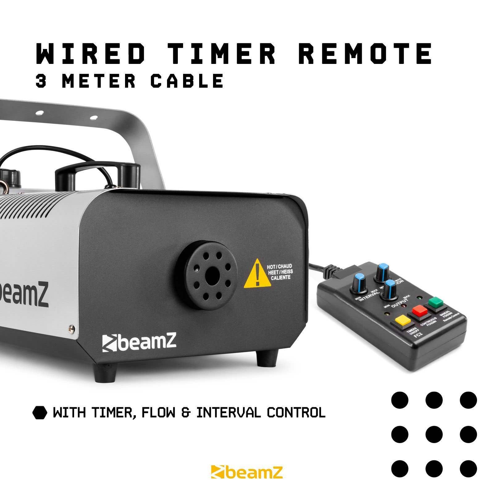 Una máquina de niebla negra y gris con mando a distancia por cable. El texto dice 'Wired Timer Remote' y el logotipo 'Beamz' es visible.