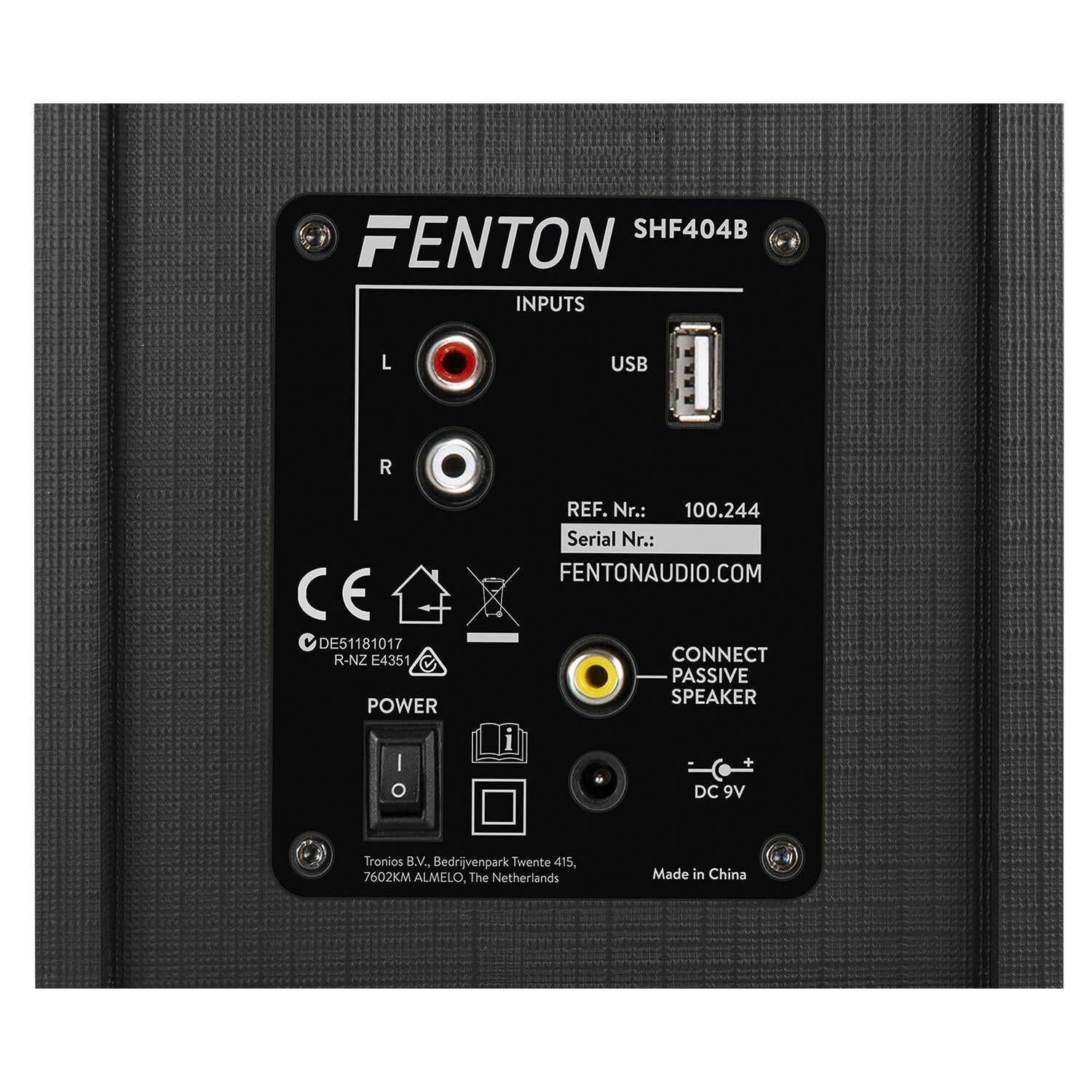 Panel negro con el logo FENTON, varios puertos de entrada, USB, botón de encendido y texto. Incluye 'Made in China'.
