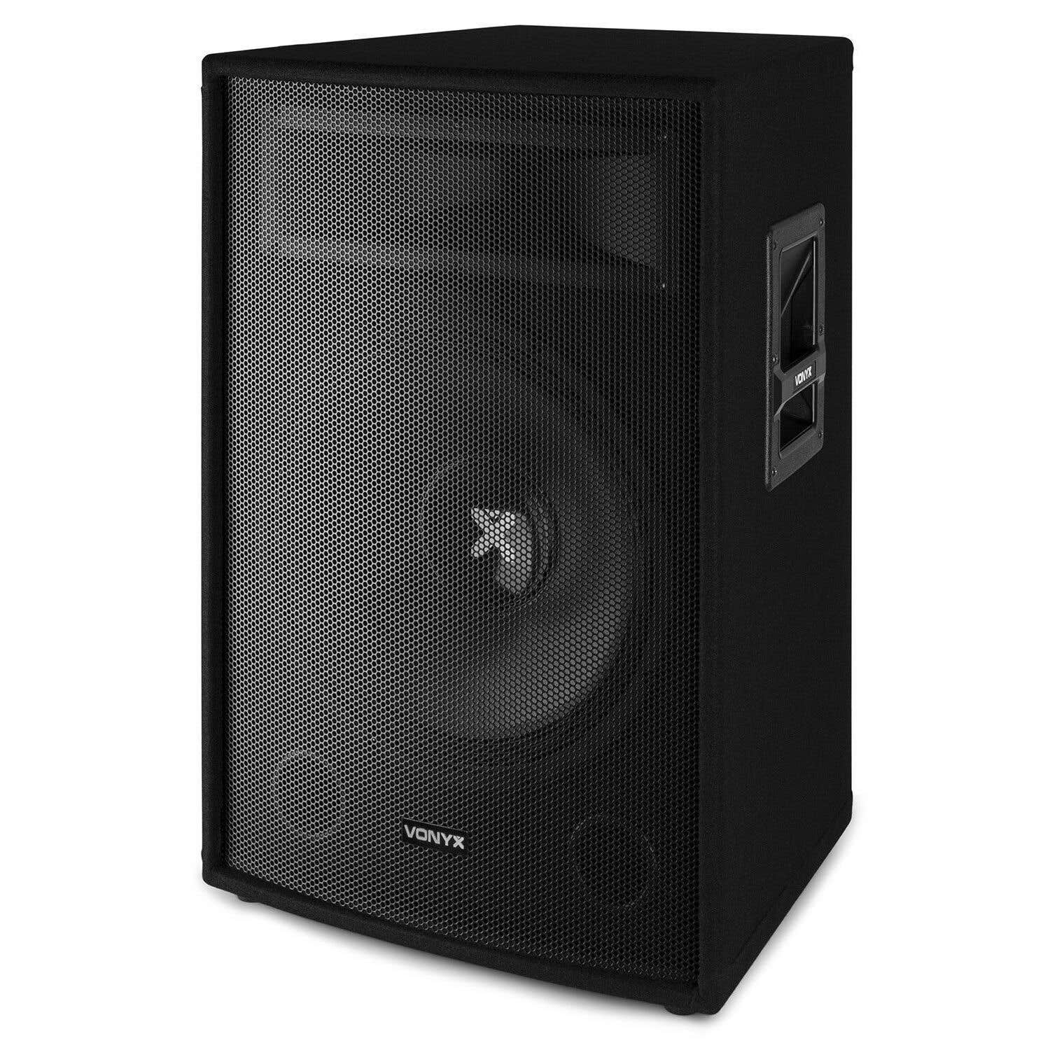 Un altavoz negro. Tiene una rejilla frontal, un asa y el nombre de la marca VONYX. El fondo es blanco.