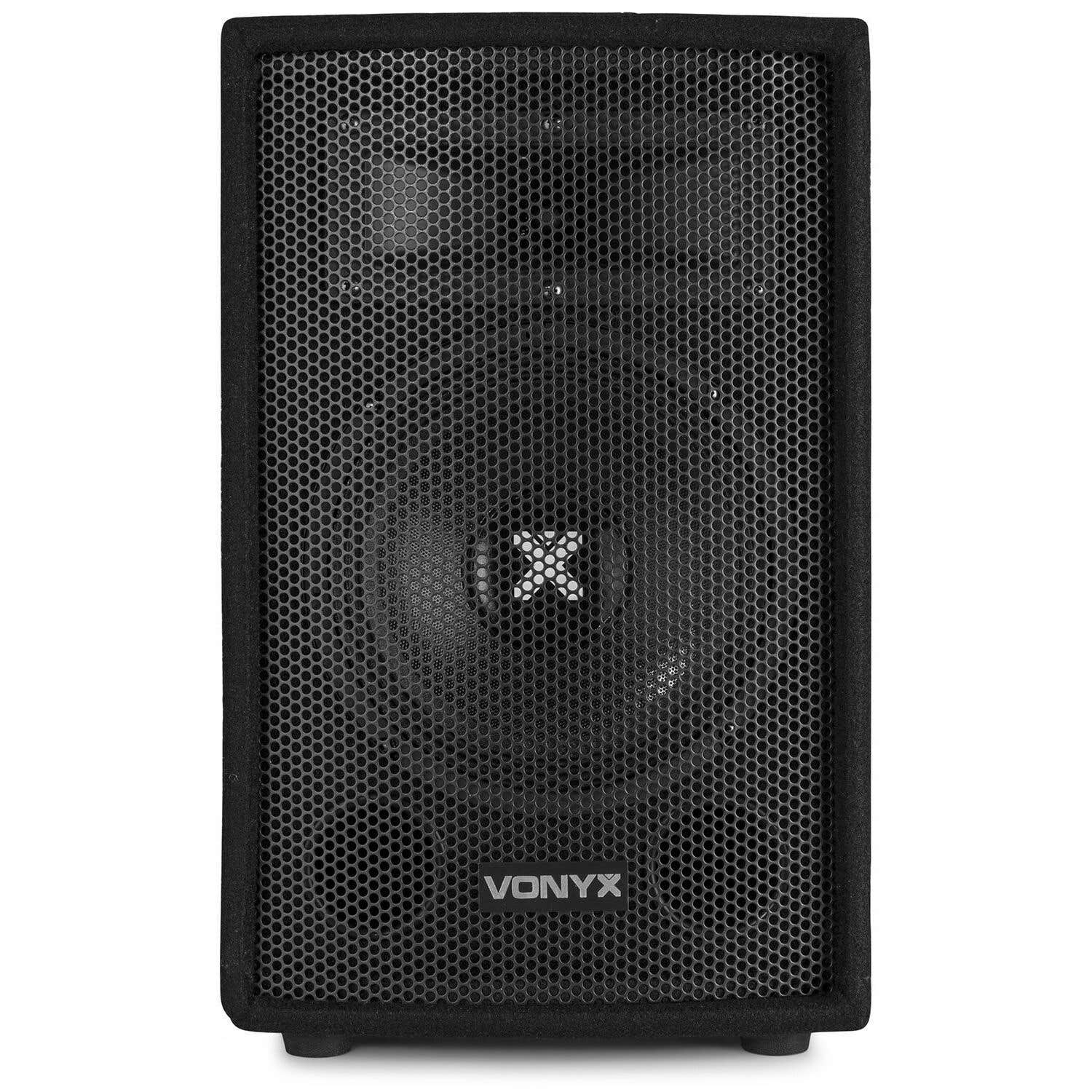 Altavoz Vonyx negro con panel frontal perforado, logotipo y marco negro. El altavoz está sobre un fondo blanco.