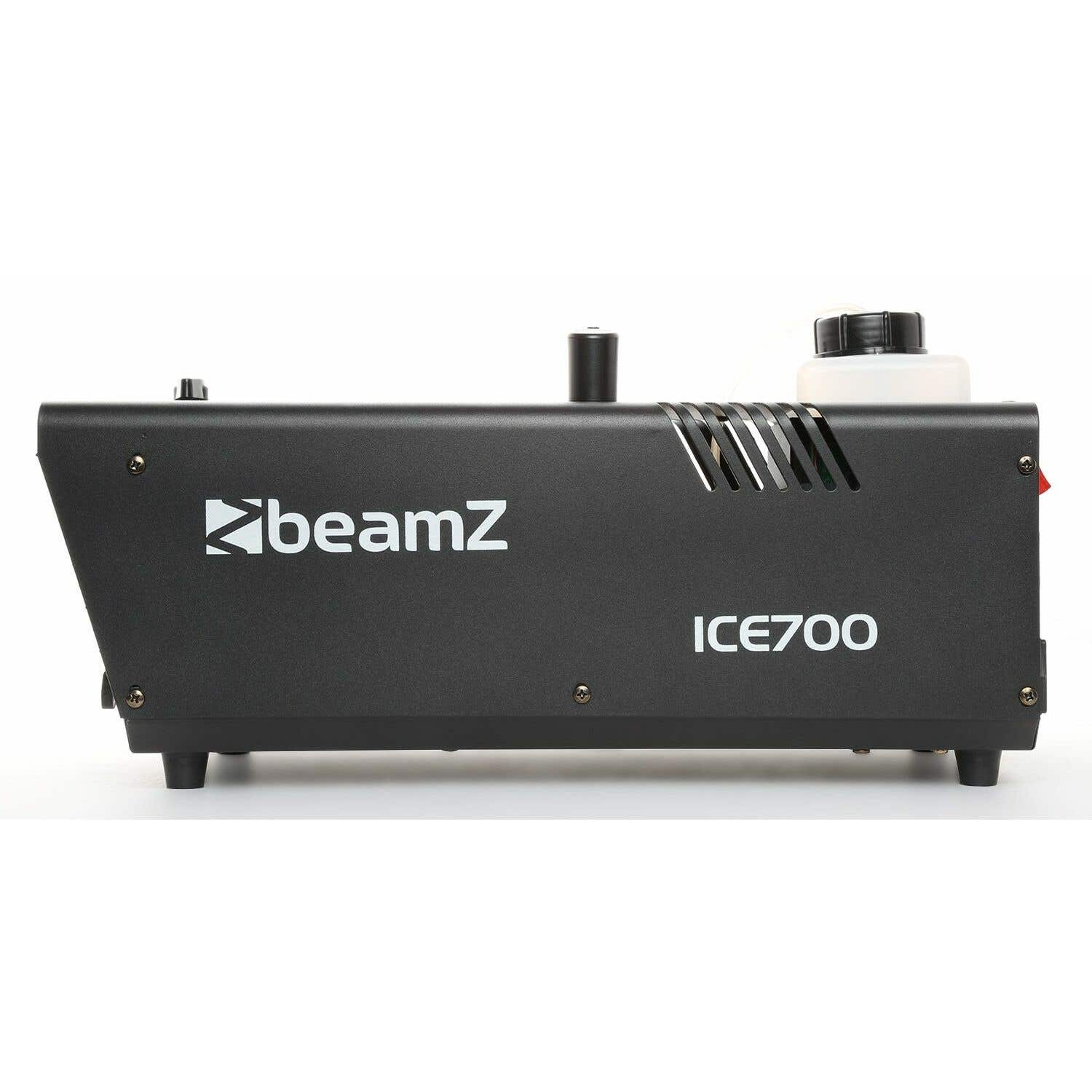 Una máquina Beamz ICE700 negra. Tiene un tanque blanco, ventilaciones y un botón de encendido. El logotipo y el nombre del modelo son visibles.