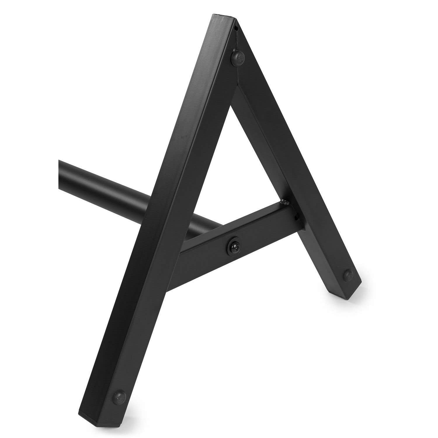 Pata de mesa de metal negro en forma de A. Una barra horizontal conecta las patas. Los pernos aseguran la estructura. Fondo blanco.