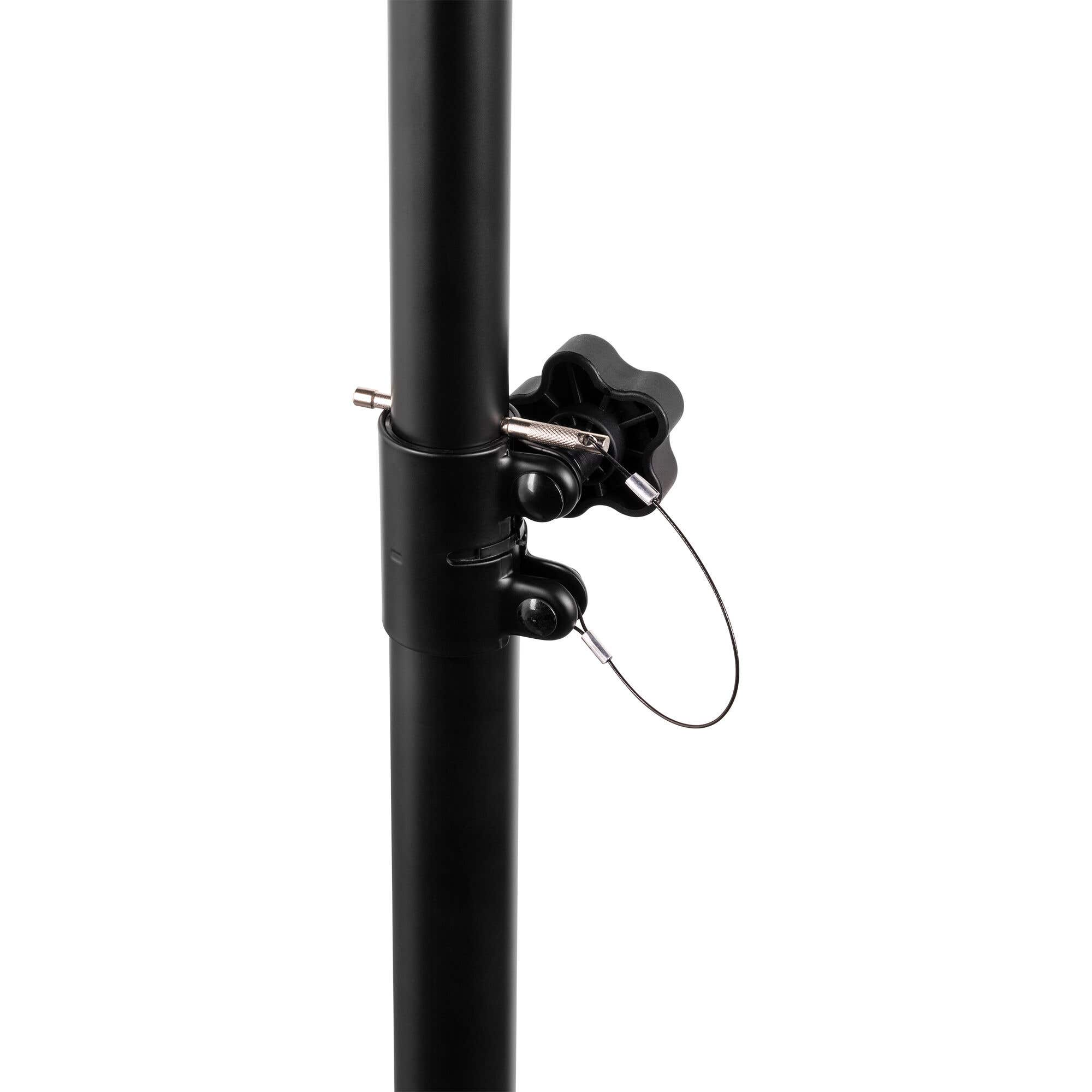 Primer plano de un mecanismo de soporte de metal negro. Tiene una perilla en forma de estrella y pasadores de seguridad, sobre un fondo blanco.