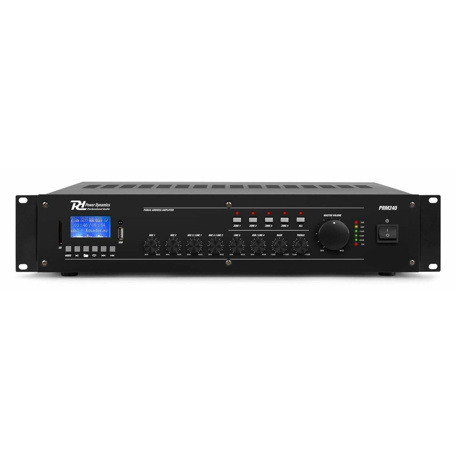 Un amplificador negro Power Dynamics PRM240. Tiene varios controles, una pantalla y múltiples conectores de entrada/salida.