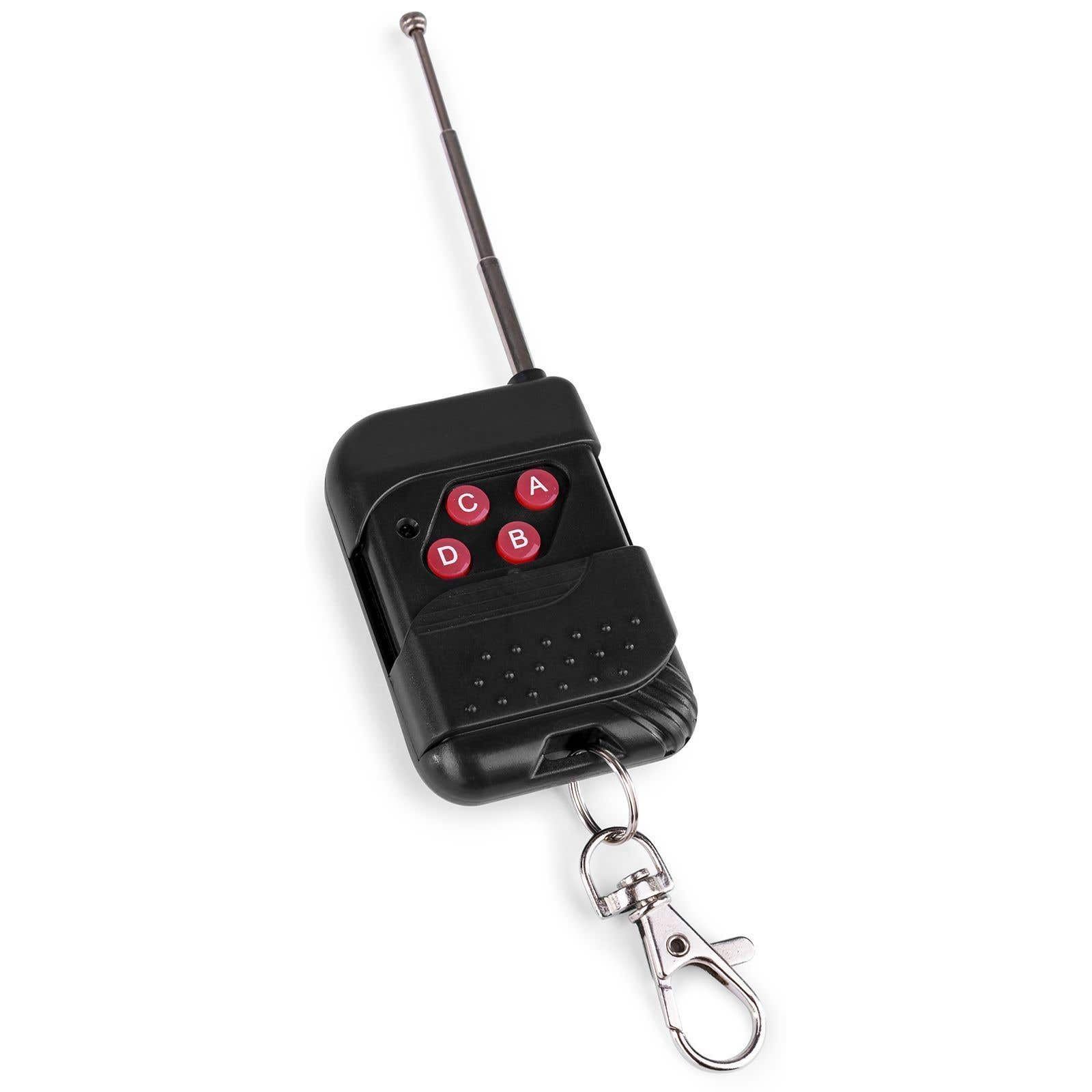 Mando a distancia negro con botones rojos (A, B, C, D) y antena. Llavero plateado adjunto.