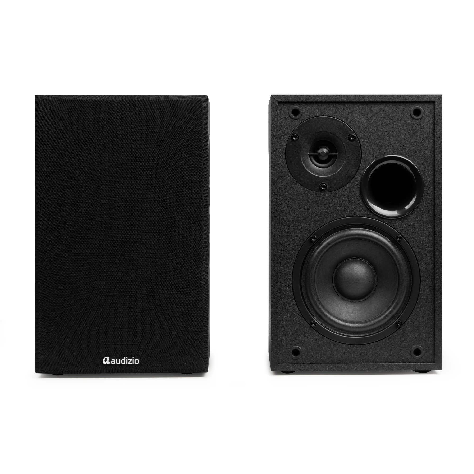 Dos altavoces negros Audizio, uno con componentes visibles. El otro es un panel negro sólido. Fondo blanco.