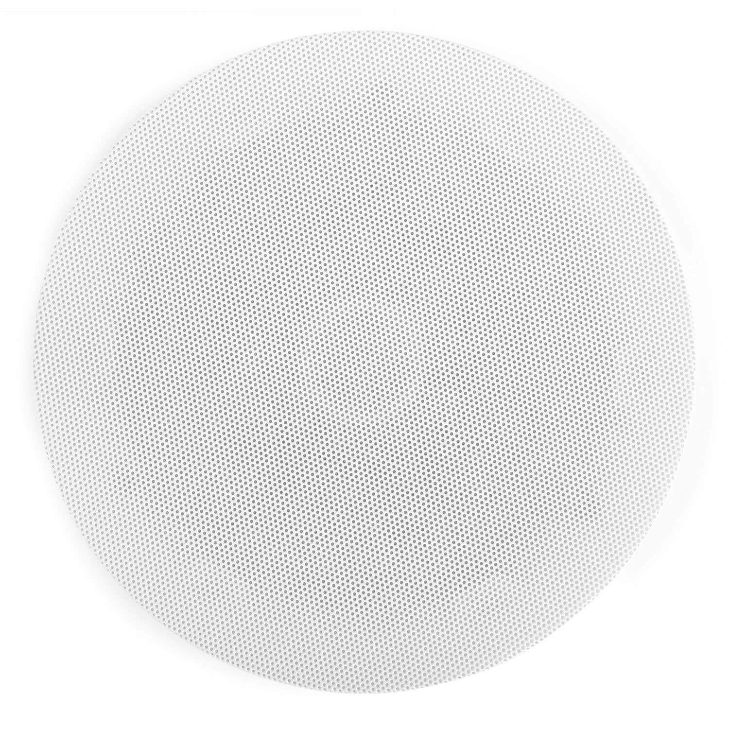 Una cubierta de altavoz blanca y circular con muchos agujeros pequeños, sobre un fondo blanco.