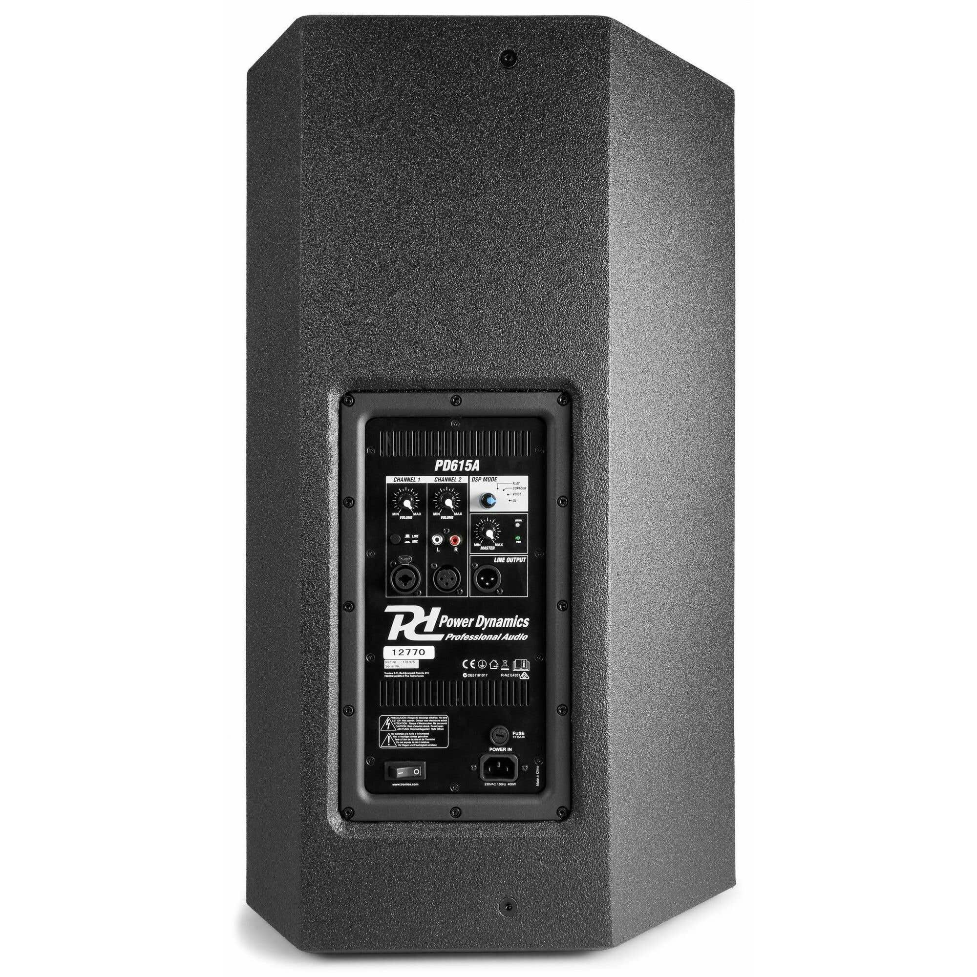 Zwarte luidspreker met bedieningspaneel aan de achterkant, met knoppen, poorten en labels voor Power Dynamics professionele audio.