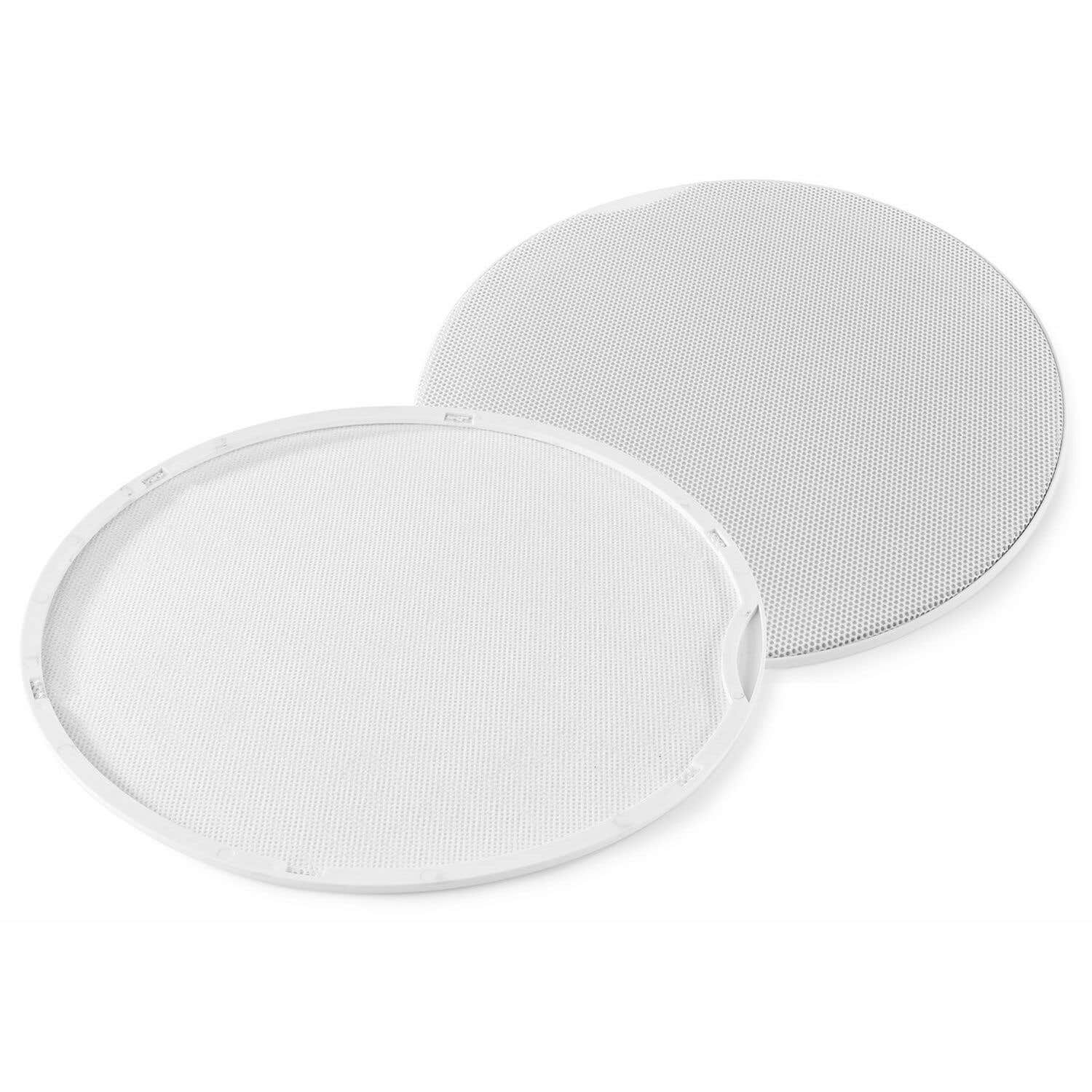 Dos cubiertas de altavoz blancas y circulares. Una está delante, la otra detrás, parcialmente visible. Ambas tienen un patrón de malla.