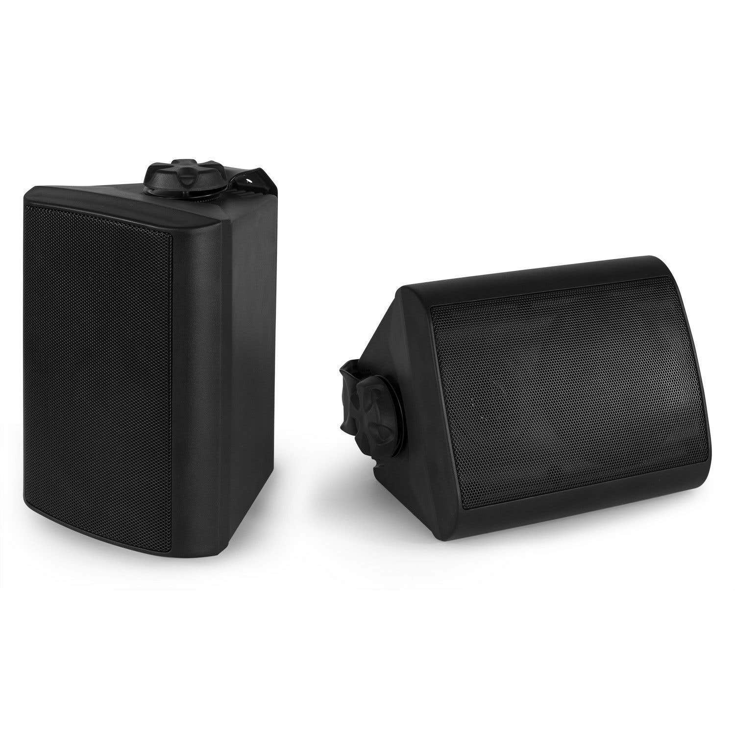Dos altavoces negros rectangulares sobre un fondo blanco. Uno está de pie, el otro está de lado. Ambos tienen frentes de malla.