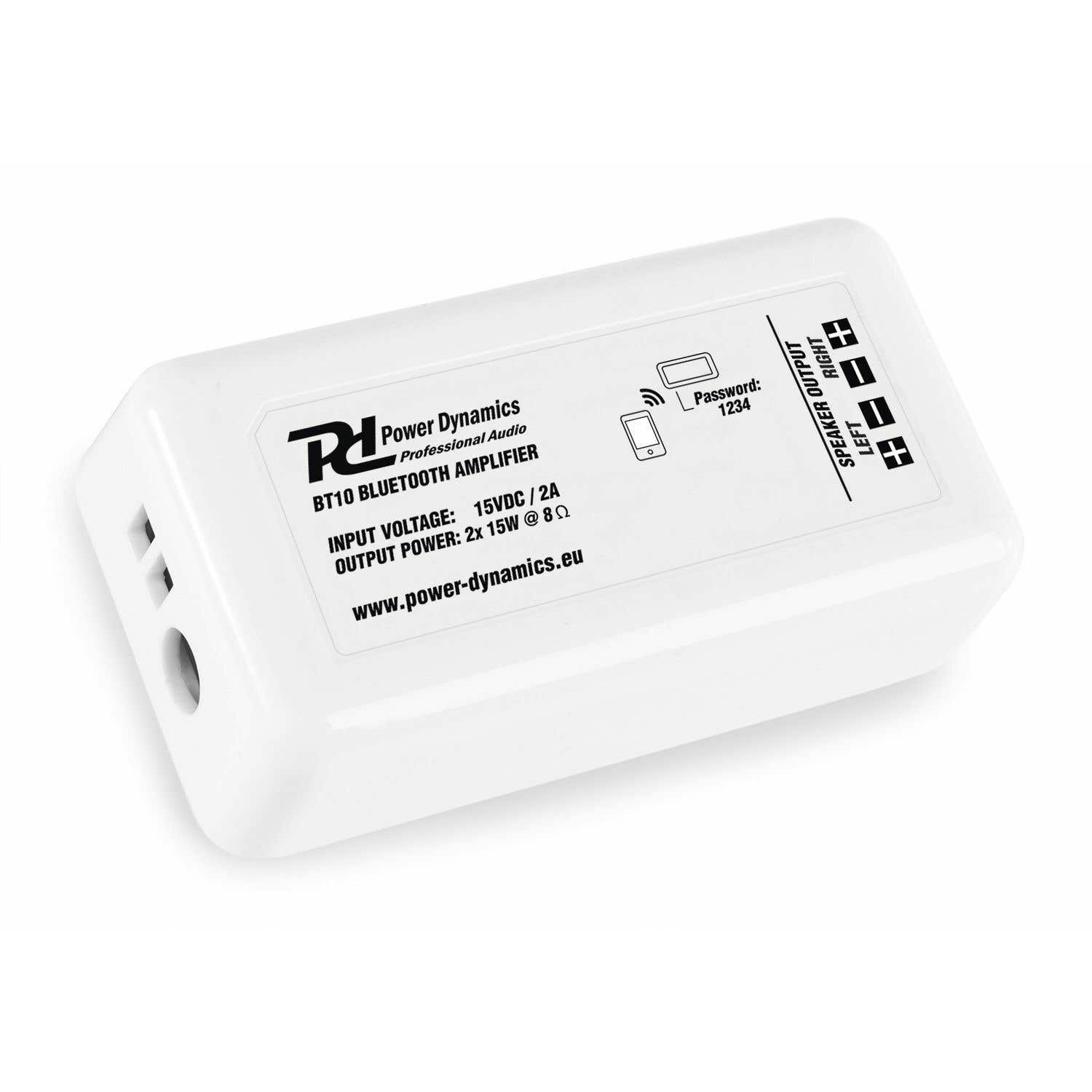 Un amplificador Bluetooth BT10 blanco de Power Dynamics. El texto incluye especificaciones, logotipo y etiquetas de salida de altavoz. La contraseña es 1234.