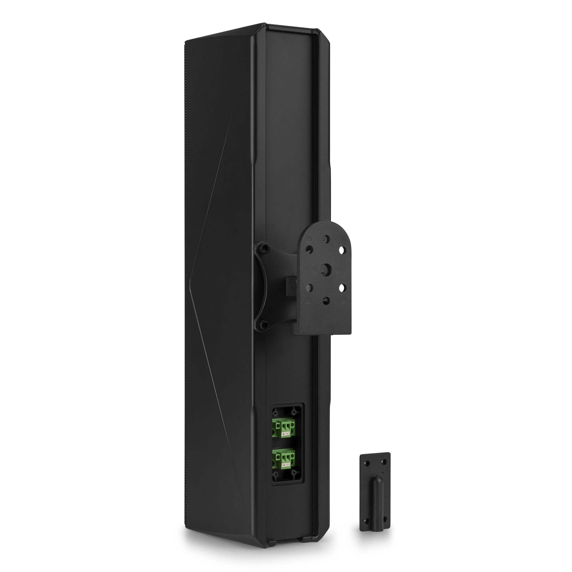 Un altavoz negro con soportes de montaje. Dos conectores verdes son visibles en la parte inferior.
