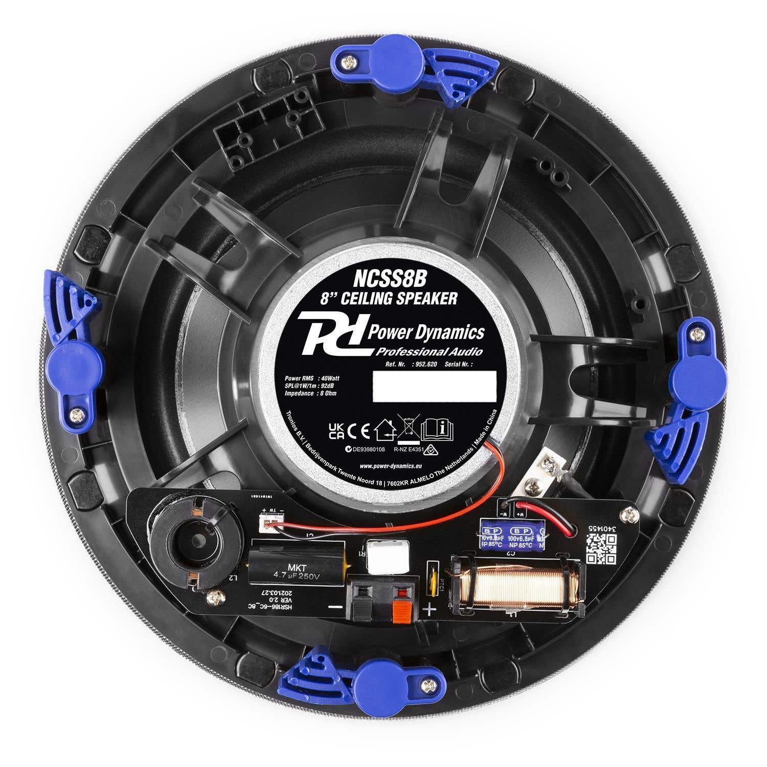 Altavoz de techo con componentes negros y azules. Tiene un diseño circular con un cono de altavoz y varias piezas electrónicas.