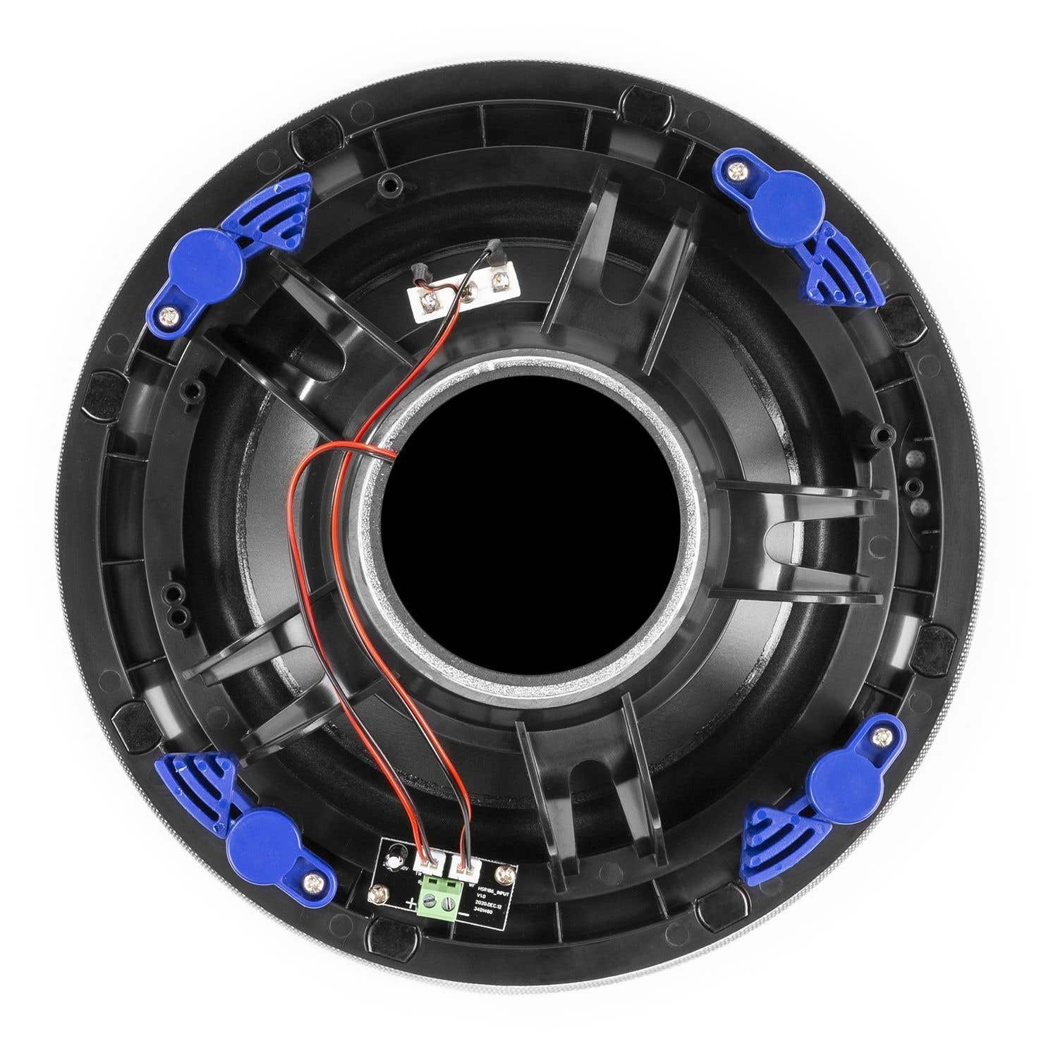 Un altavoz de techo con piezas negras y azules. El altavoz tiene forma circular con un agujero negro central. Clips azules aseguran las piezas.