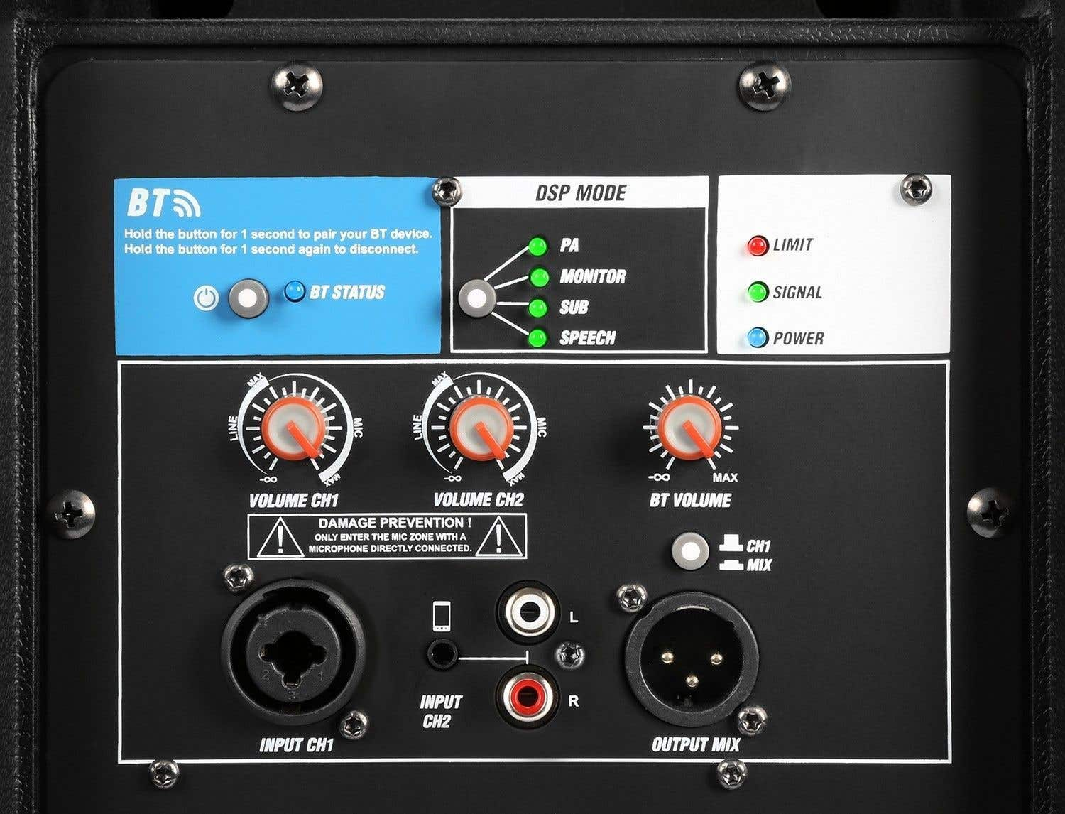Zwart paneel met knoppen en draaiknoppen. Tekst bevat 'BT', 'Volume', 'Input' en 'Output Mix'. Lampjes geven stroom en signaal aan.