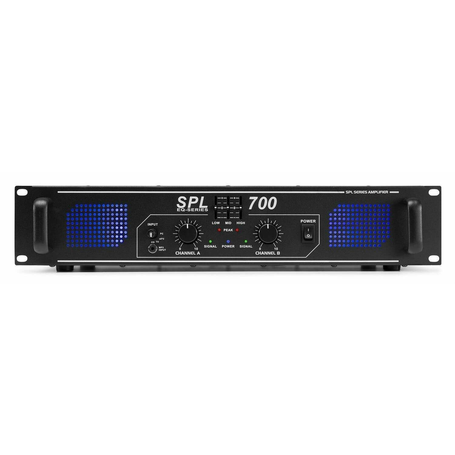 Schwarzer SPL EQ-Series Verstärker. Er hat mehrere Eingangsoptionen, Leistungs- und Signalanzeigen. Die Modellnummer ist 700.
