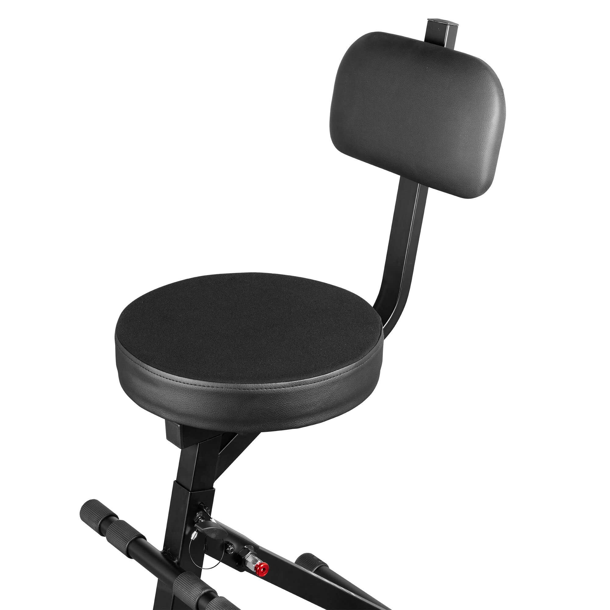 Un banco de piano negro ajustable con asiento redondo y respaldo pequeño, aislado sobre fondo blanco.