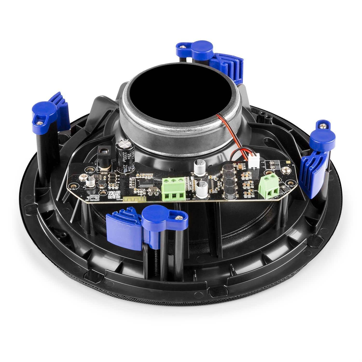 Un altavoz desmontado con un cono negro, una placa de circuito y clips de montaje azules. Cables y componentes electrónicos visibles, fondo blanco.