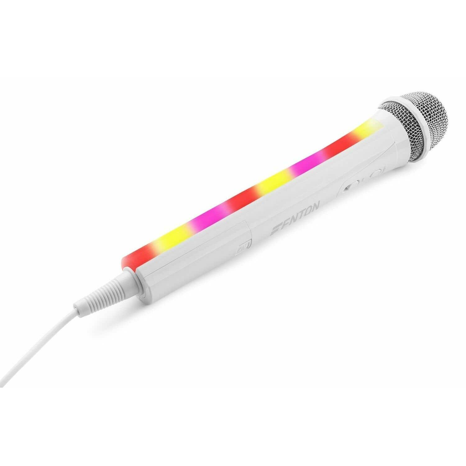 Un micrófono blanco con una barra de luz arcoíris. Tiene una cabeza de malla plateada y un cable blanco. La marca es 'FENTON'.