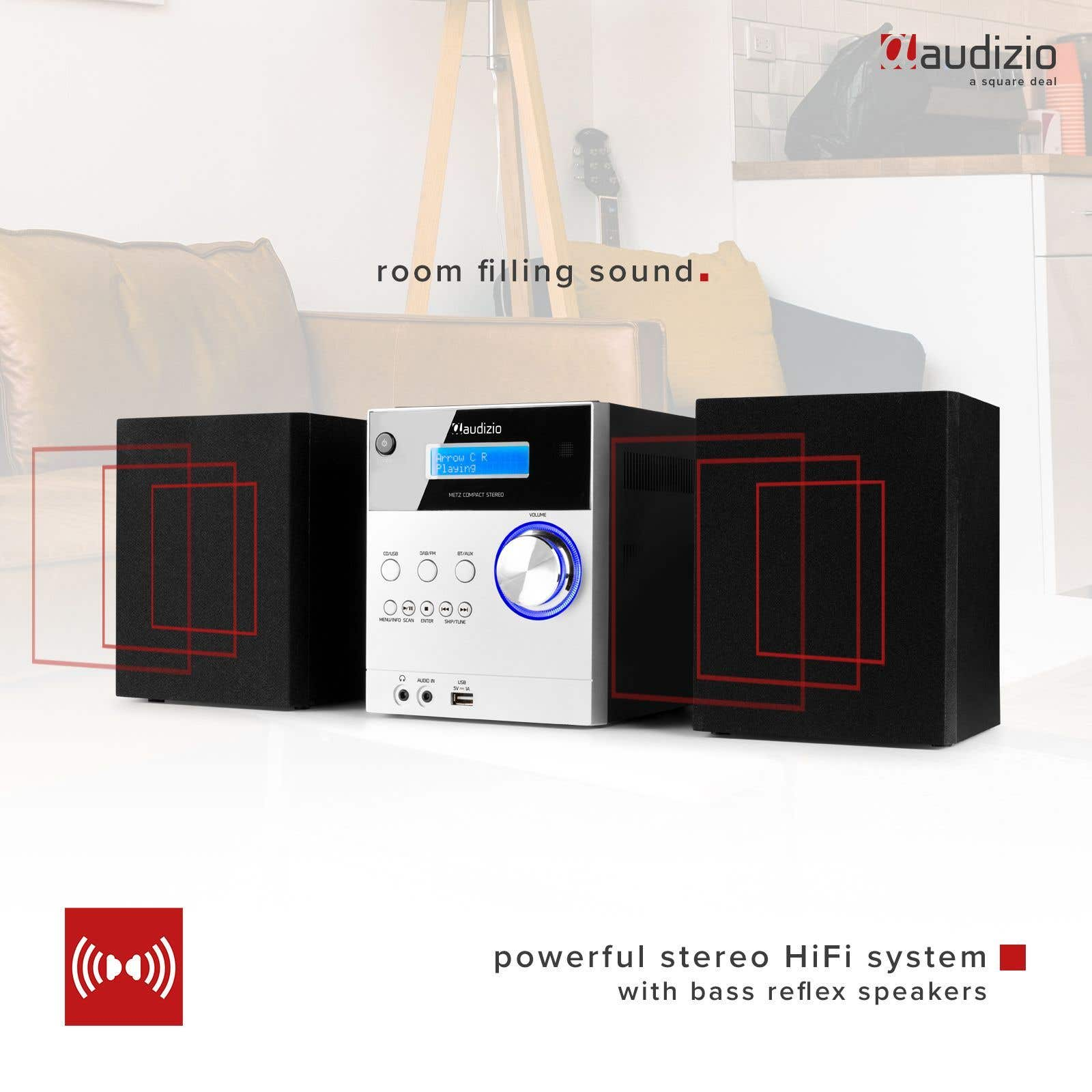 Un sistema stereo HiFi con altoparlanti. Il sistema è bianco e nero con display blu. Il testo recita 'suono che riempie la stanza'.
