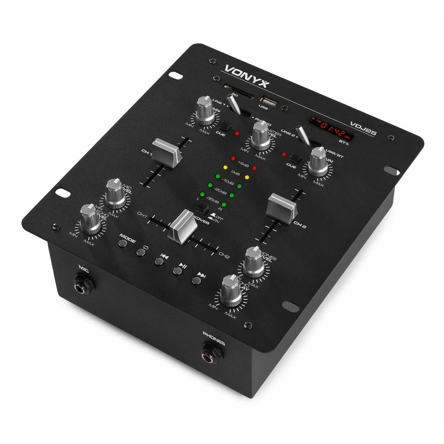 Un mezclador Vonyx VDJ25 negro con perillas, controles deslizantes y botones. Las pantallas incluyen indicadores de nivel y un temporizador digital. Puertos USB son visibles.