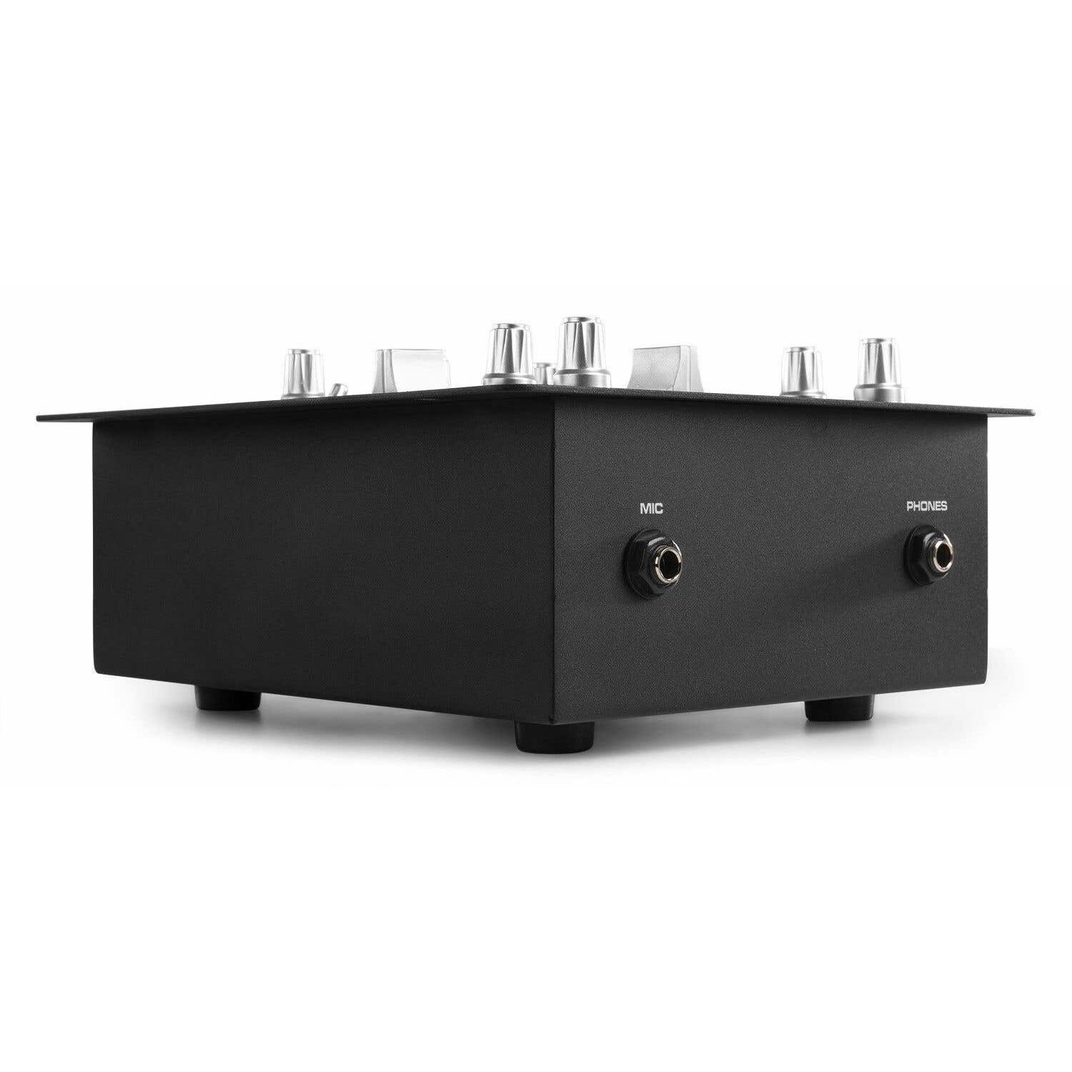 Mezclador de audio negro con perillas plateadas. Tiene conectores MIC y PHONES. El mezclador está sobre un fondo blanco.
