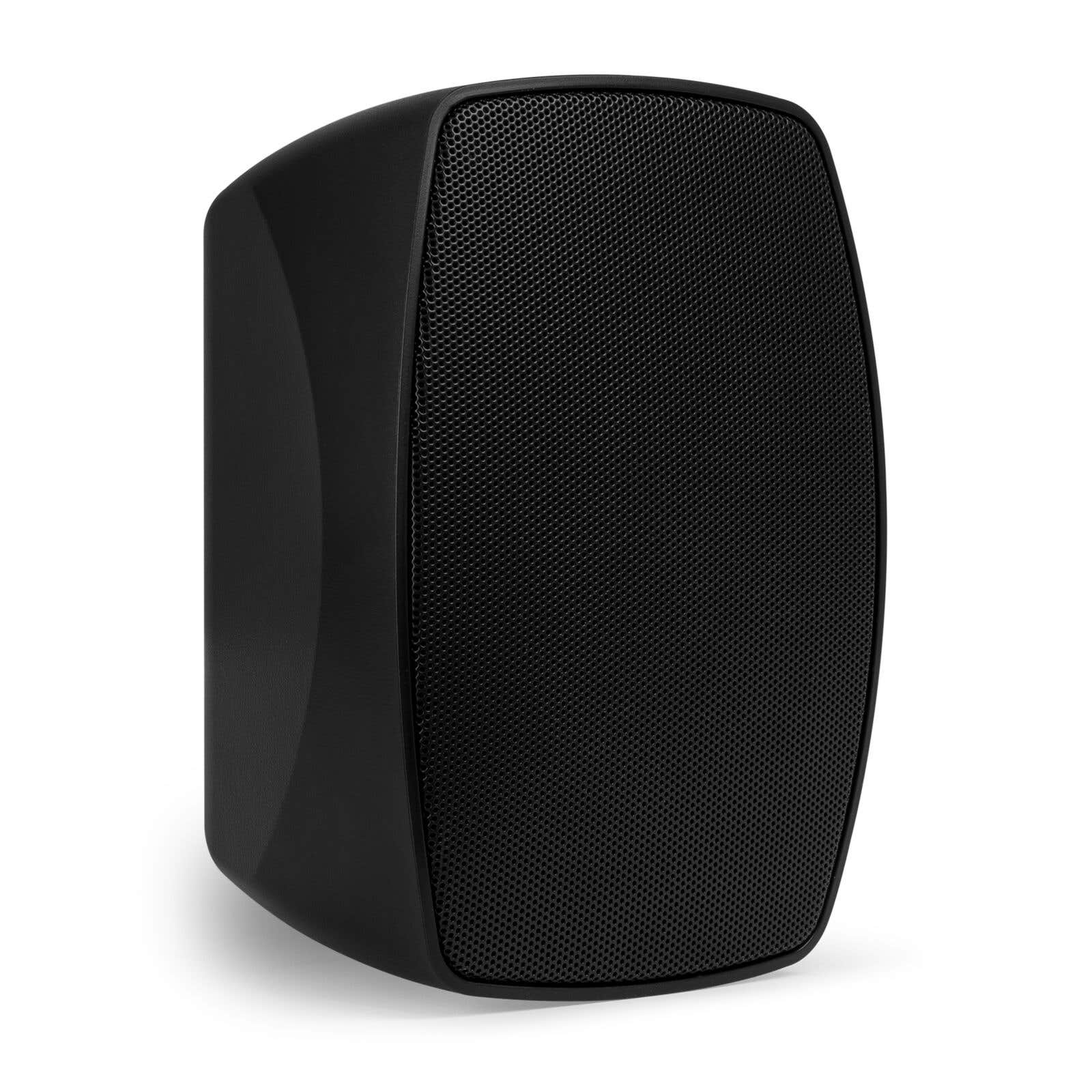 Un altavoz negro con frente de malla. El altavoz está sobre un fondo blanco. Es rectangular con bordes redondeados.
