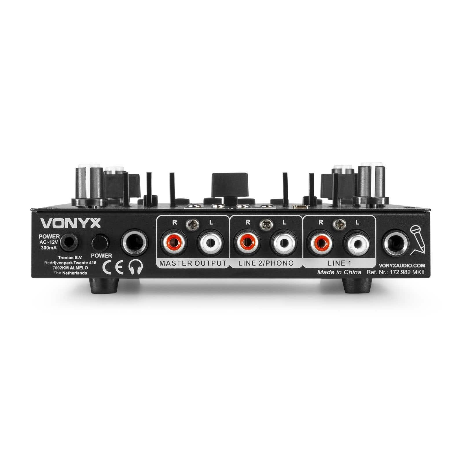 Mezclador de audio Vonyx negro con perillas, entradas y salidas. Incluye entrada de alimentación y marca CE. Texto incluye 'MASTER OUTPUT' y 'LINE 2/PHONO'.