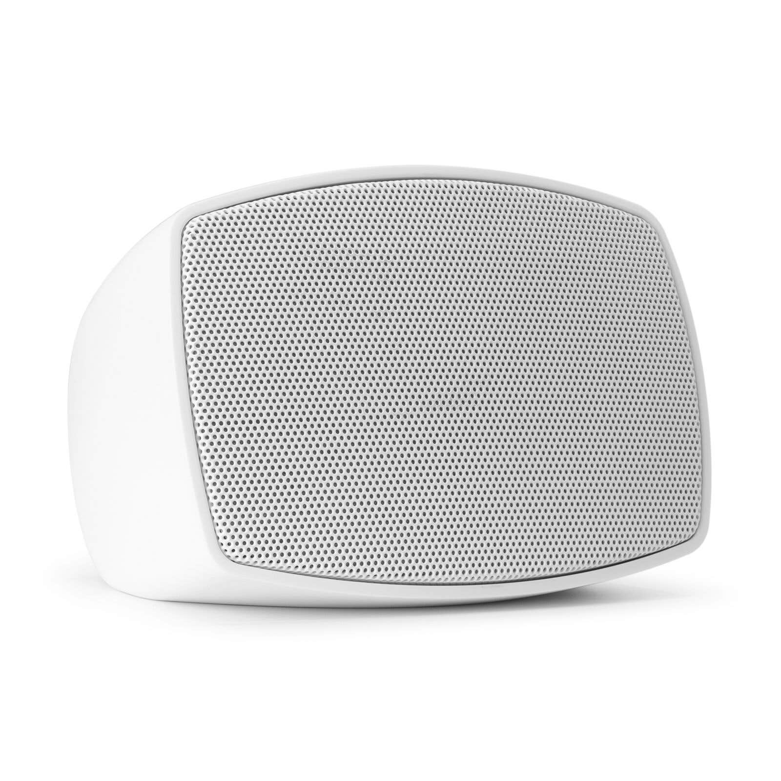Un altavoz blanco con frontal perforado. El altavoz es ovalado y descansa sobre una superficie blanca. El fondo es blanco.